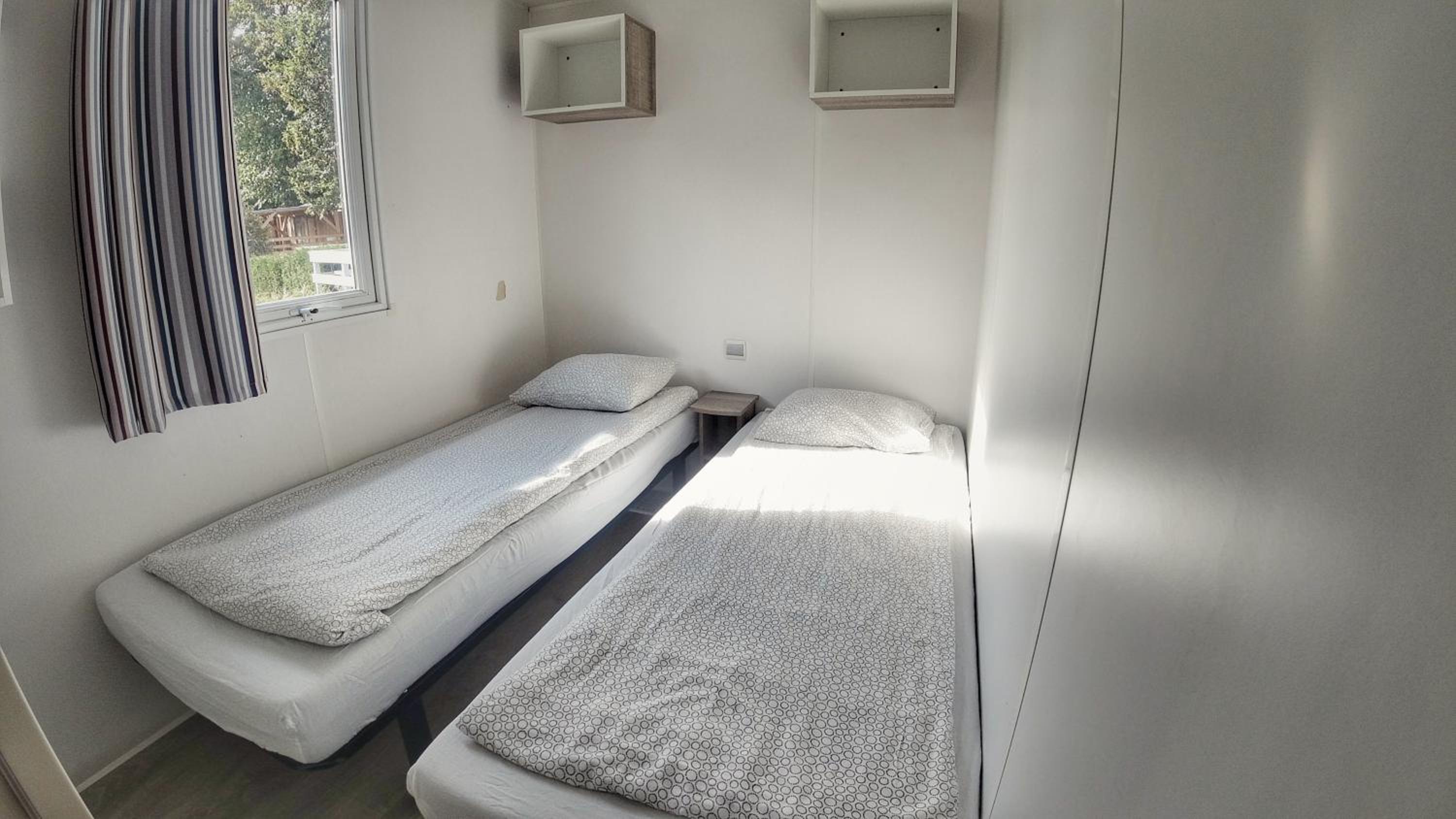 Mobile Home - Photo 10