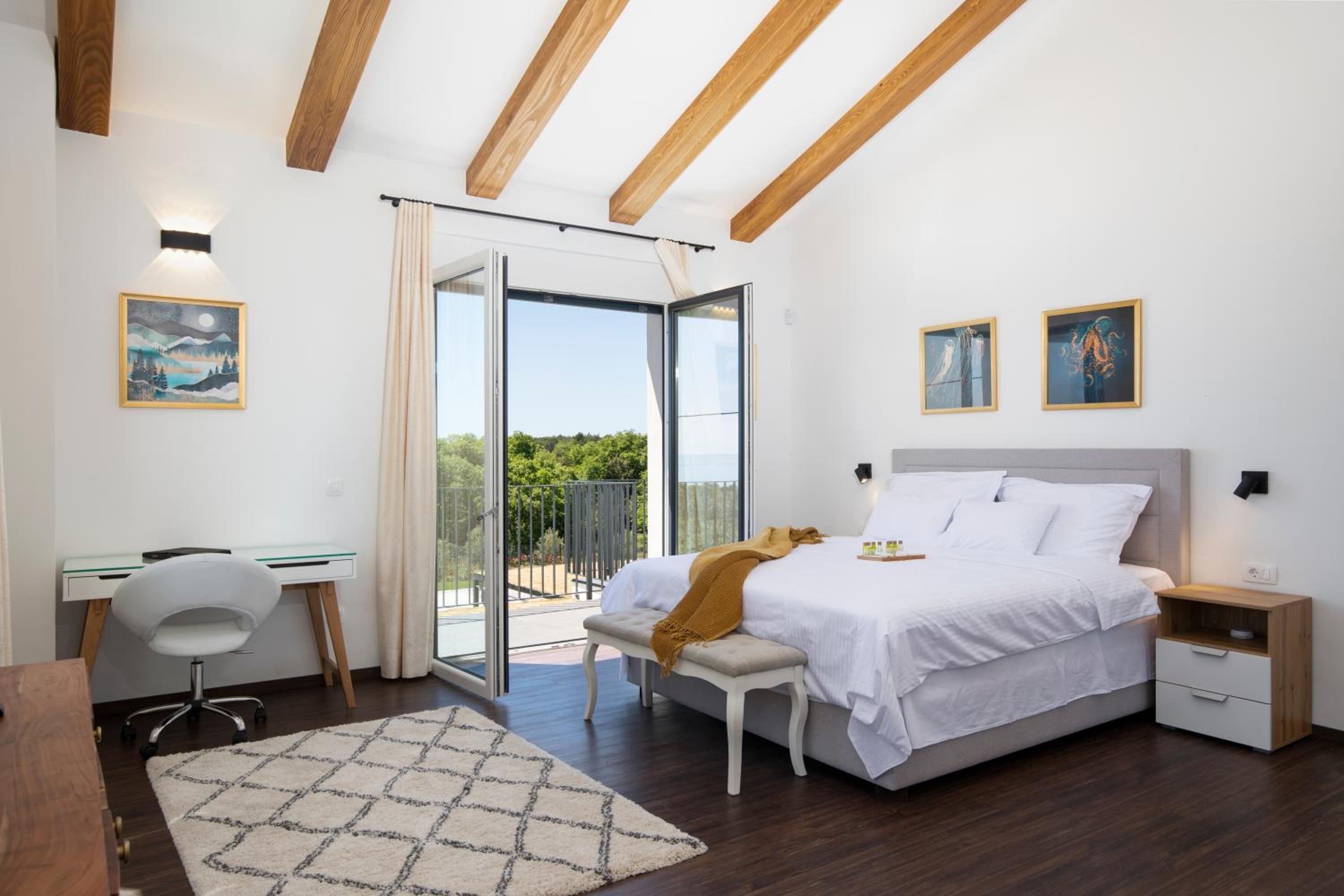Five-Bedroom Villa photo 2