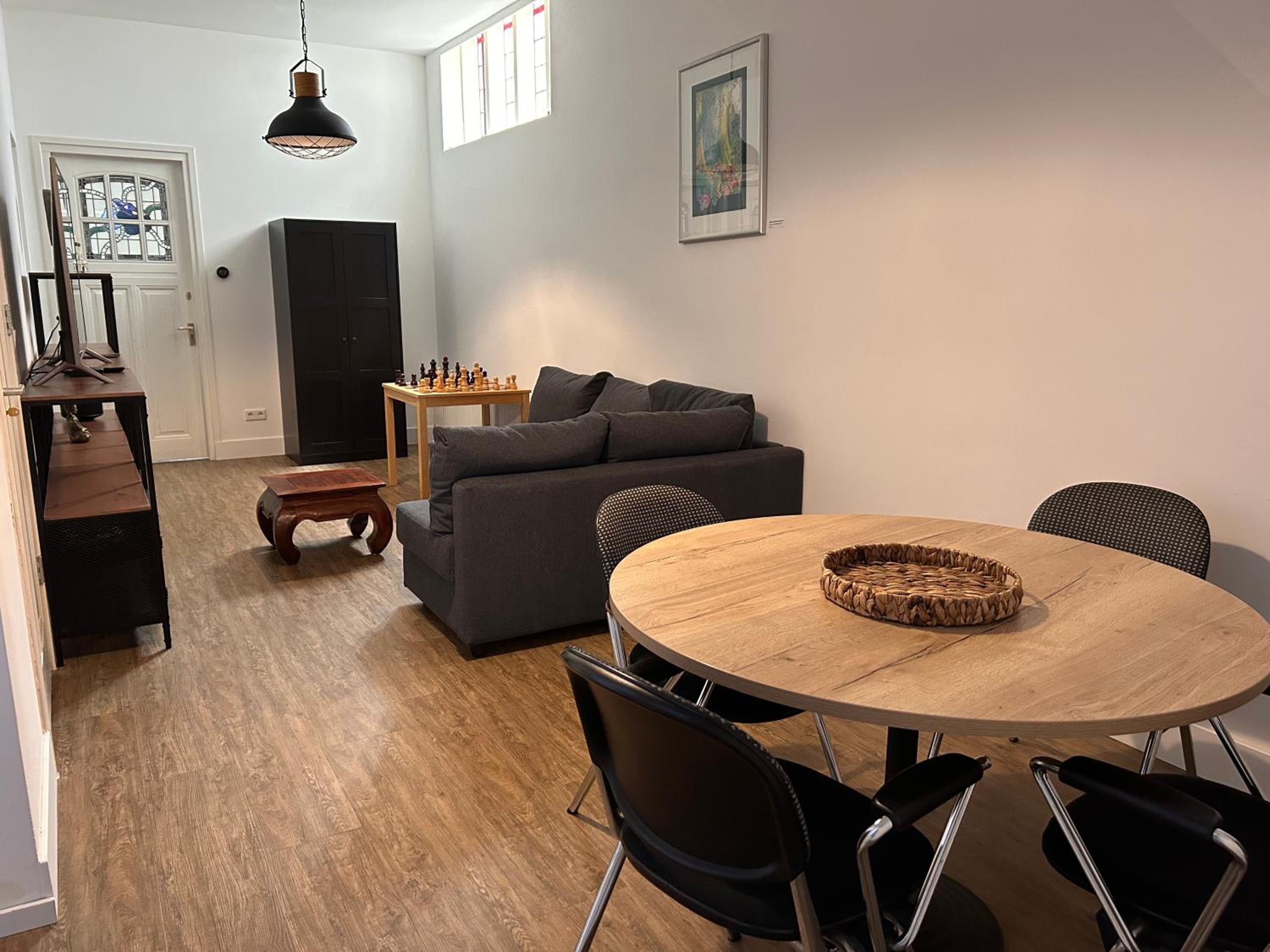 One-Bedroom Apartment photo 1