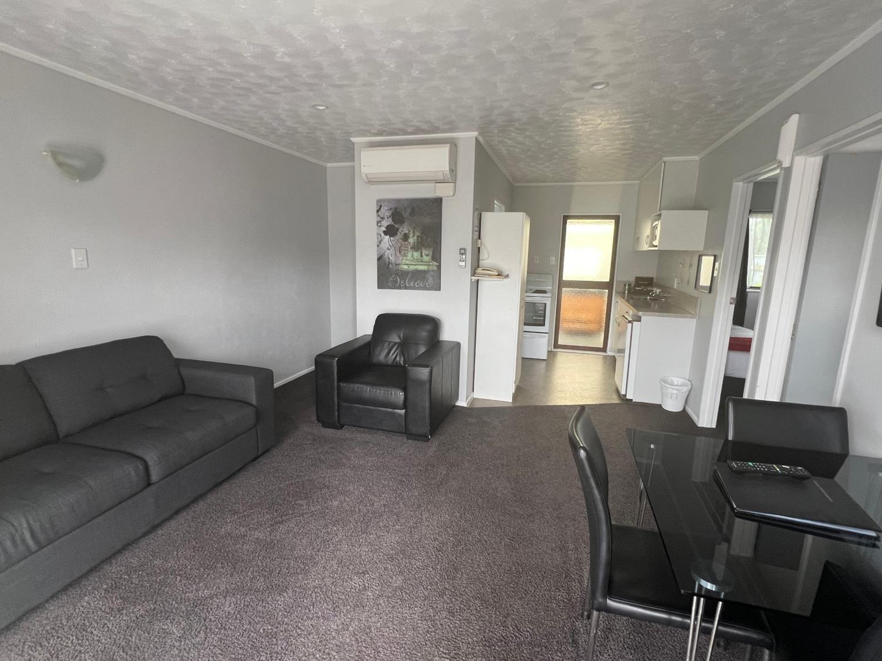 Two-Bedroom Apartment with Spa Pool - Photo 11