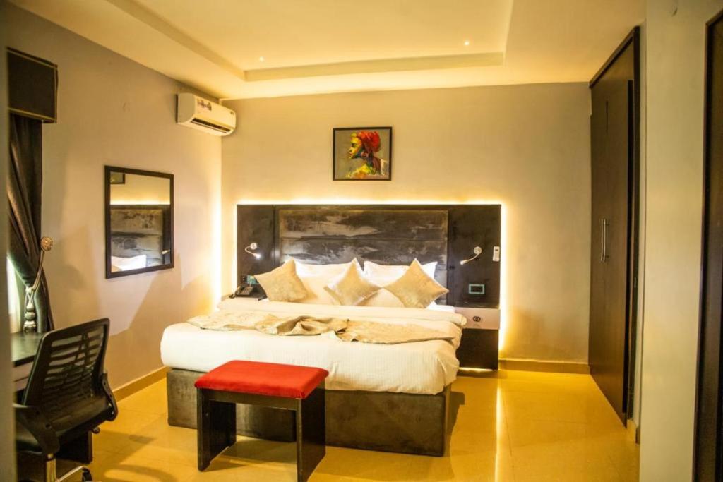 Single Room with Bathroom photo 2