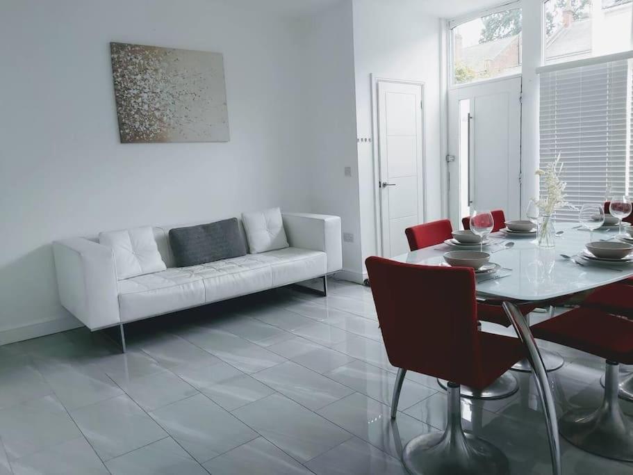 Four-Bedroom House photo 2