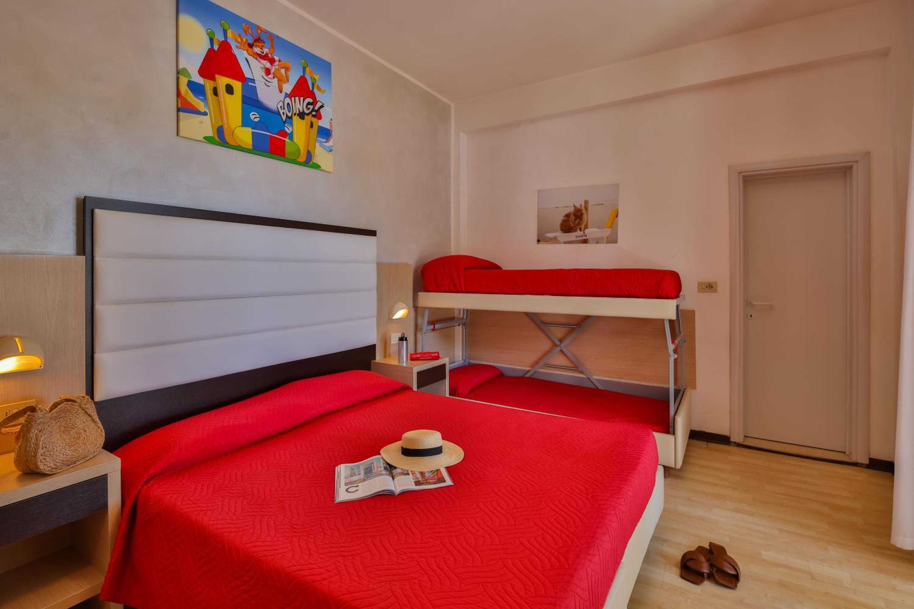 Quadruple Room - Photo 1