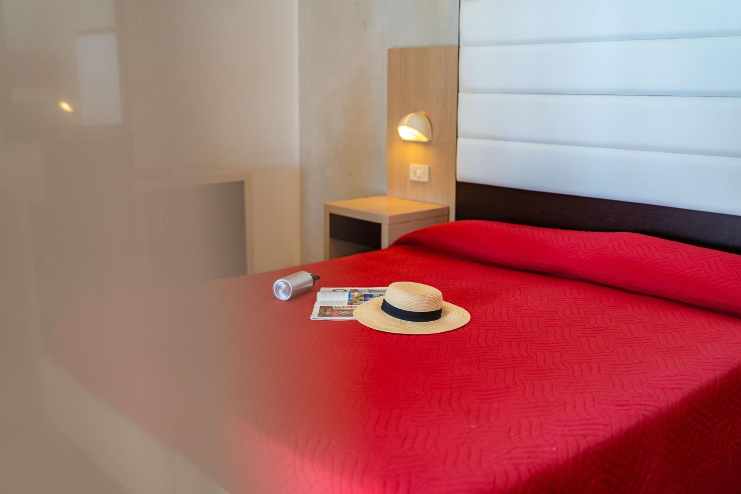 Double or Twin Room with Balcony - Photo 2