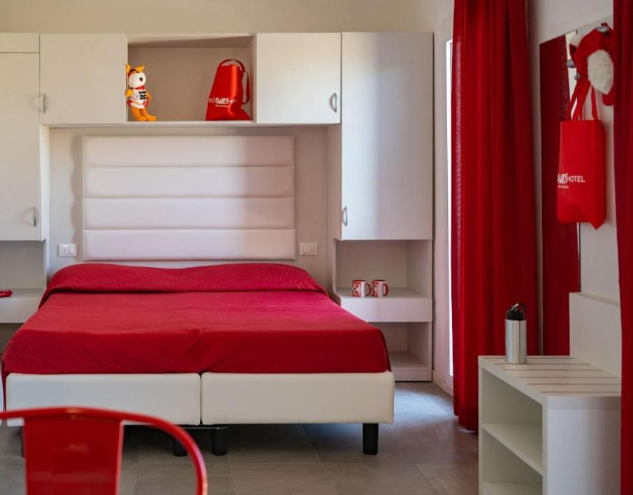 Double or Twin Room with Balcony - Photo 8