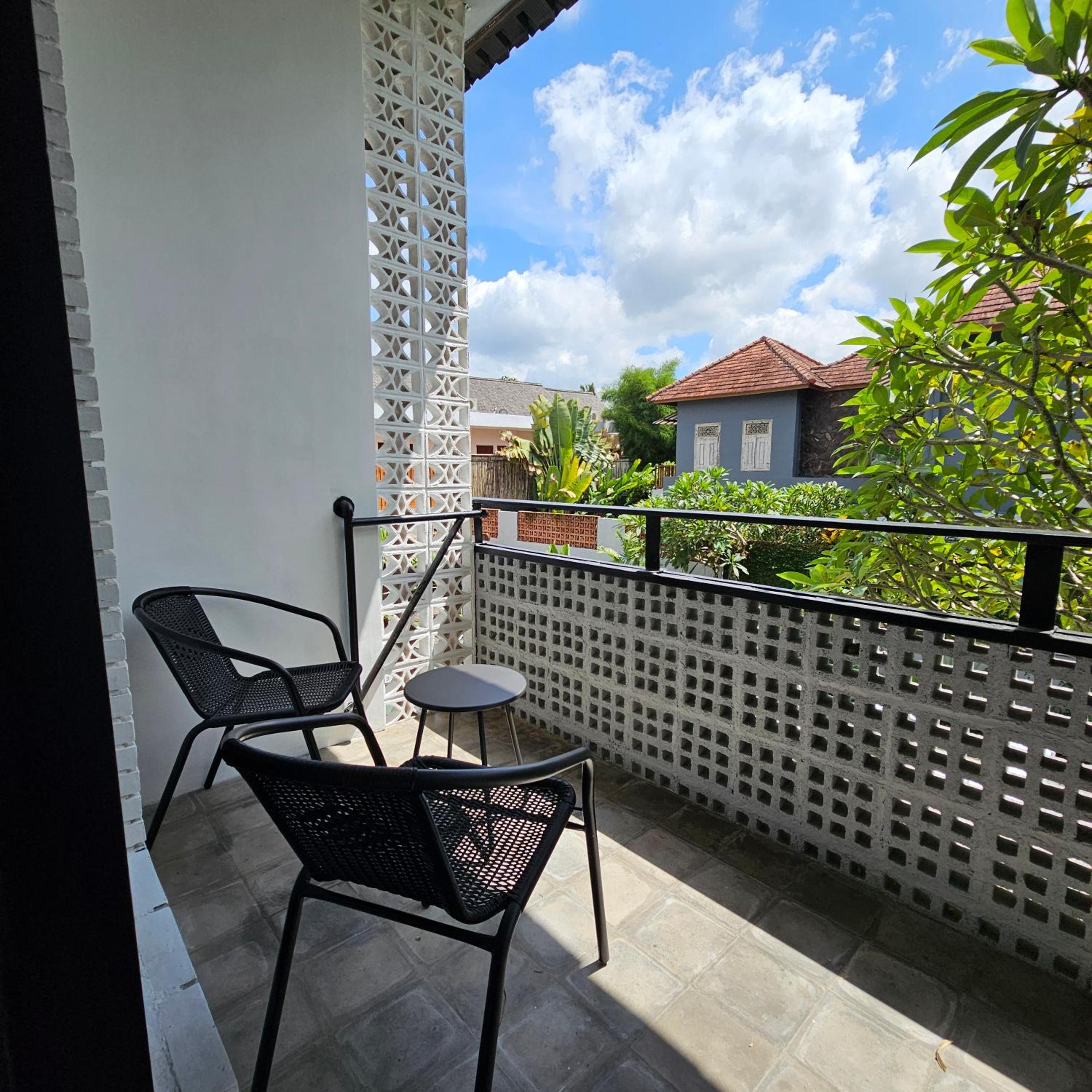 Double Room with Balcony - Photo 7