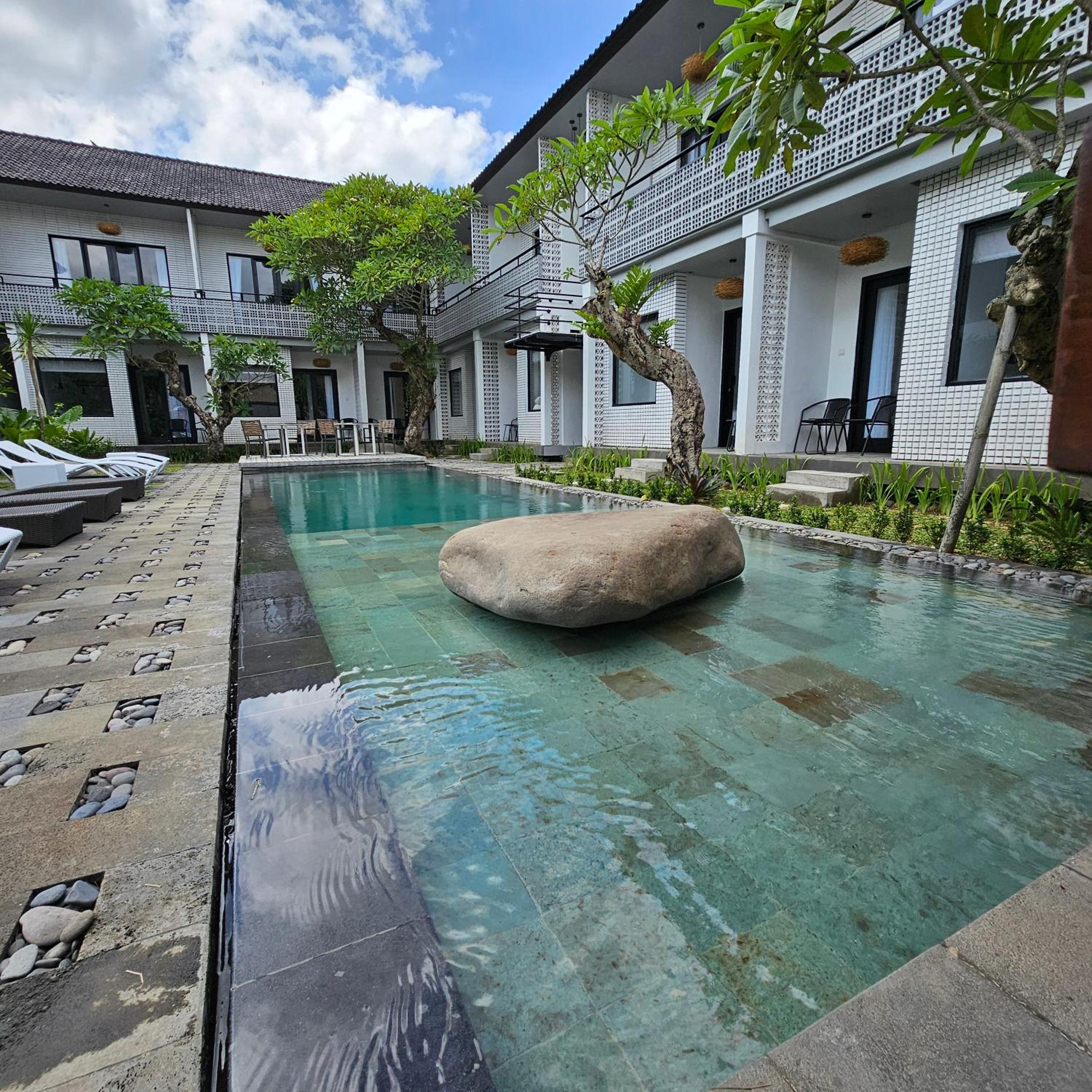 Twin Room with Pool View - Photo 9