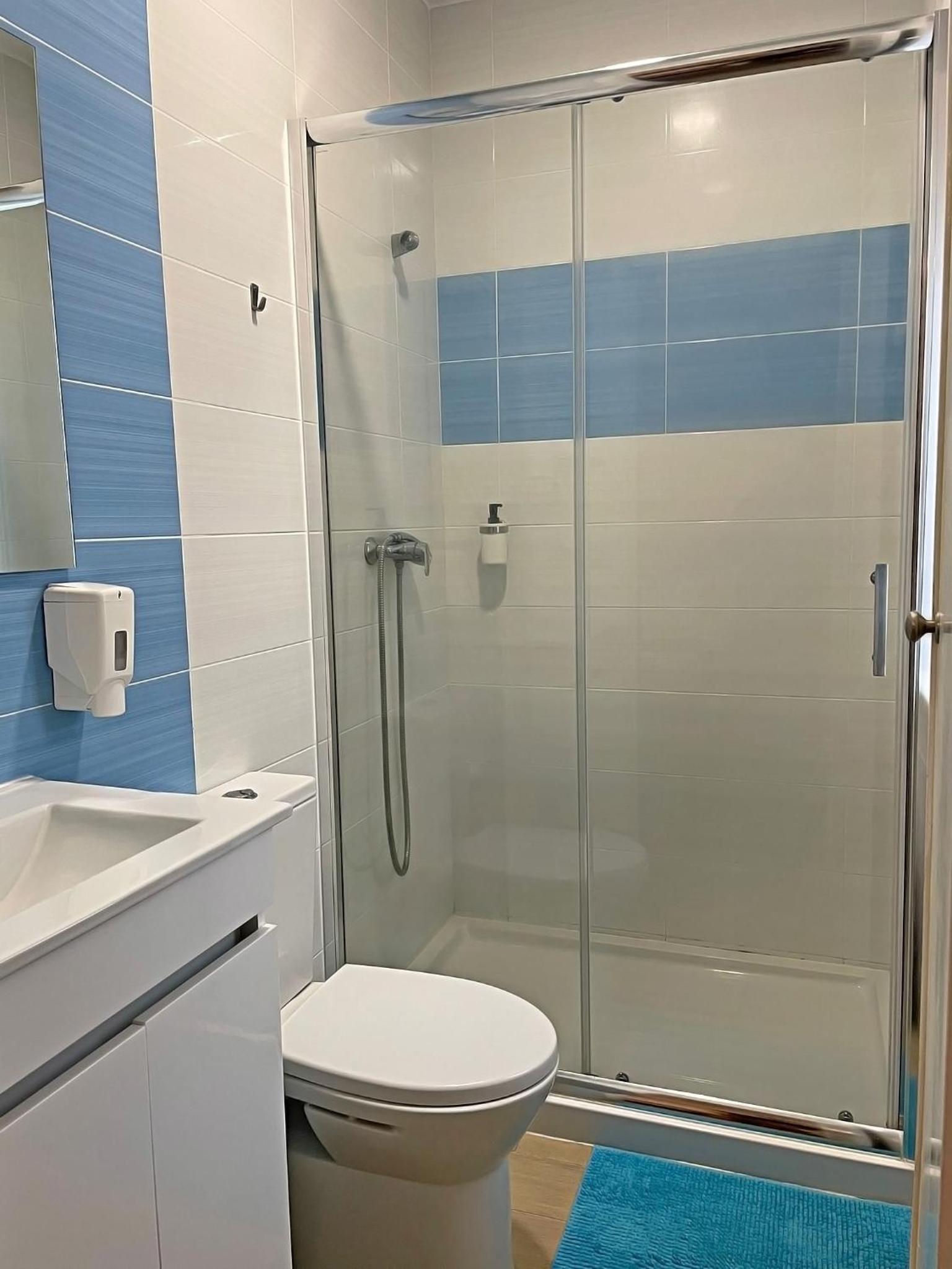 Family Room with Private Bathroom - Photo 8