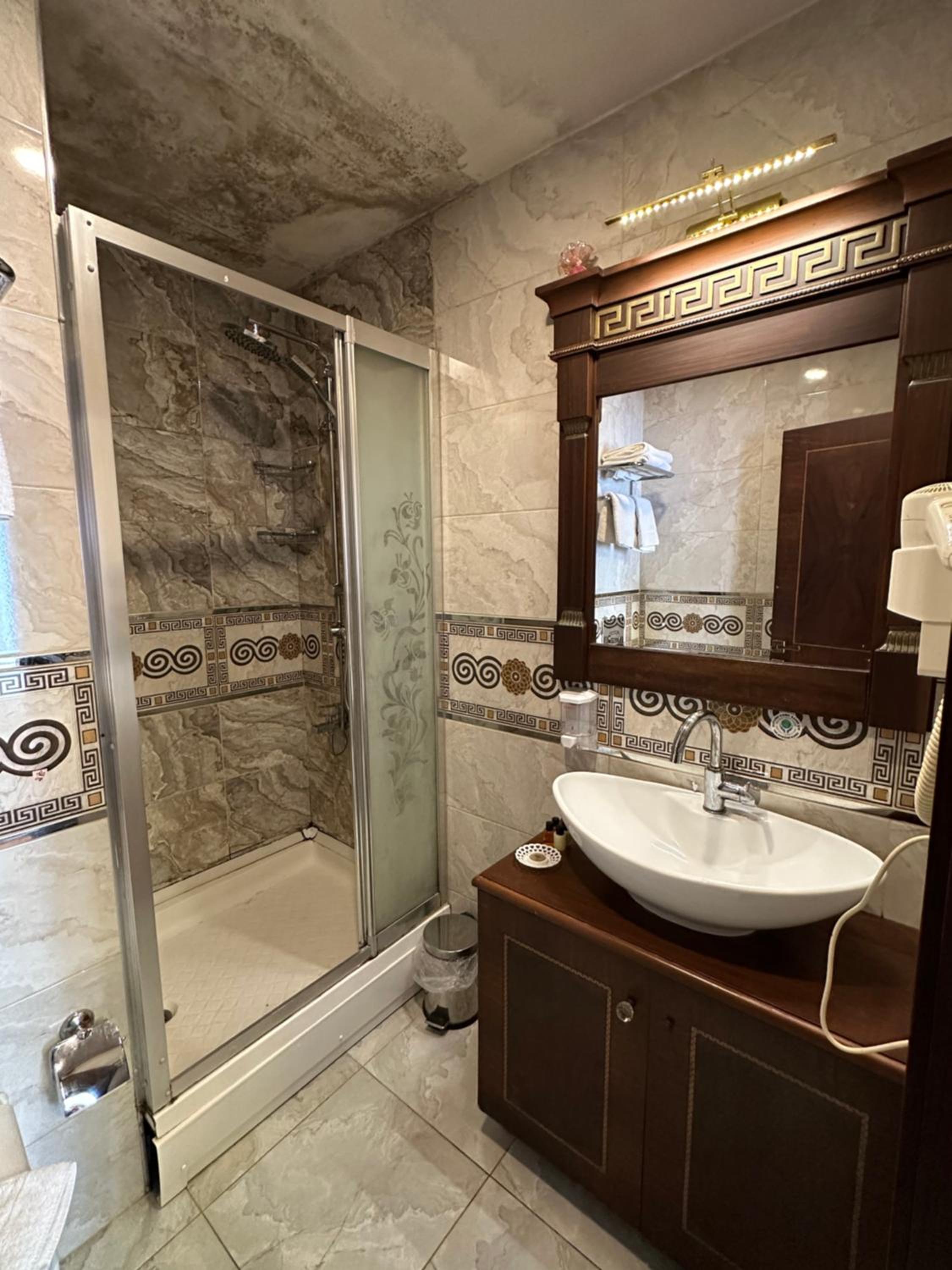 Deluxe Triple Room photo 2