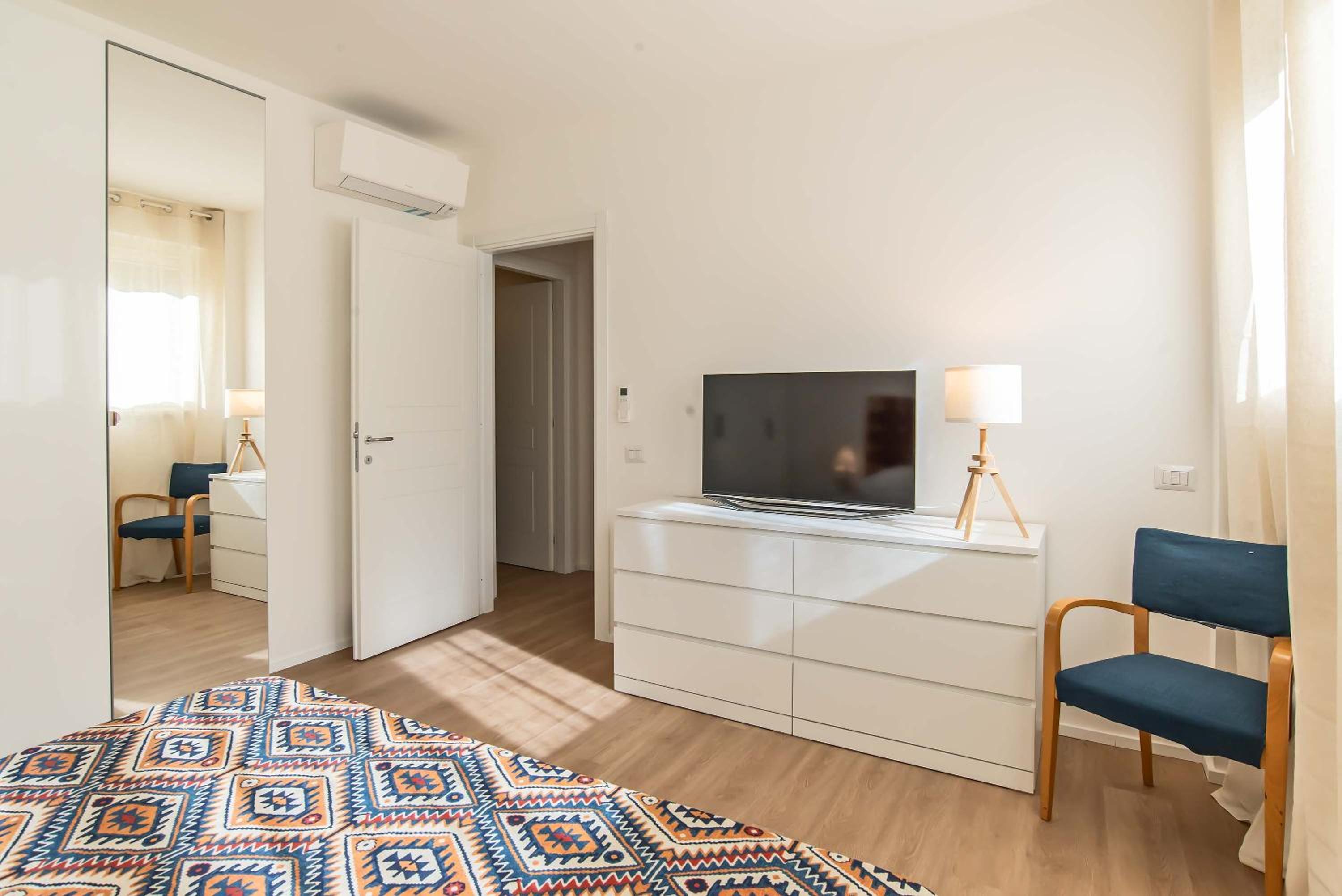 One-Bedroom Apartment photo 2