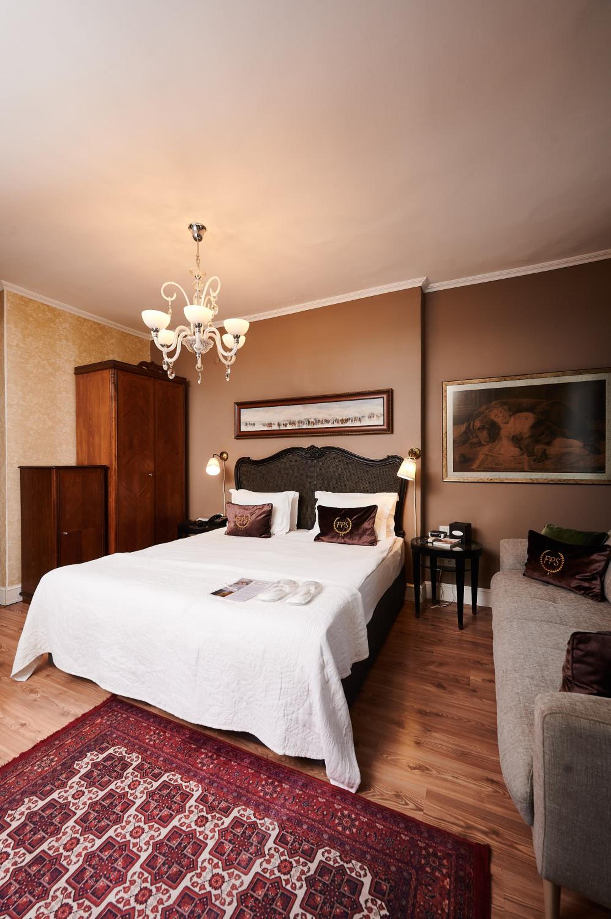 Large Double Room photo 1