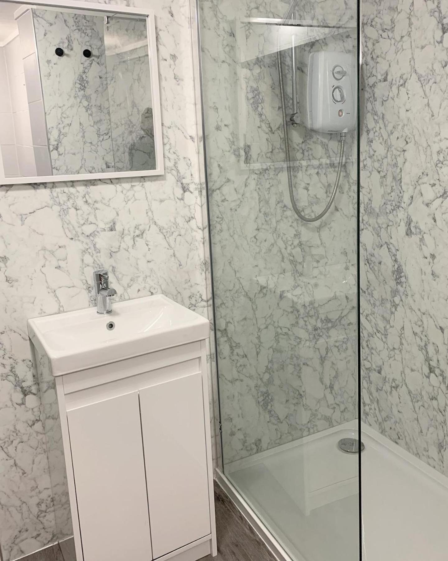 Twin Room with Shower - Photo 2