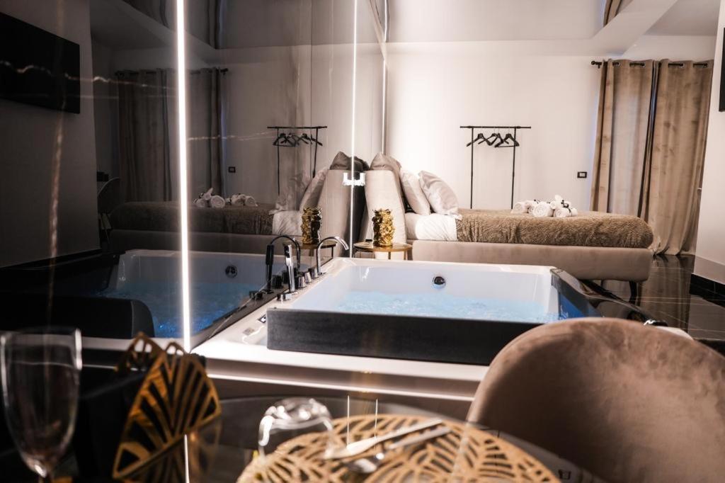King Room with Spa Bath