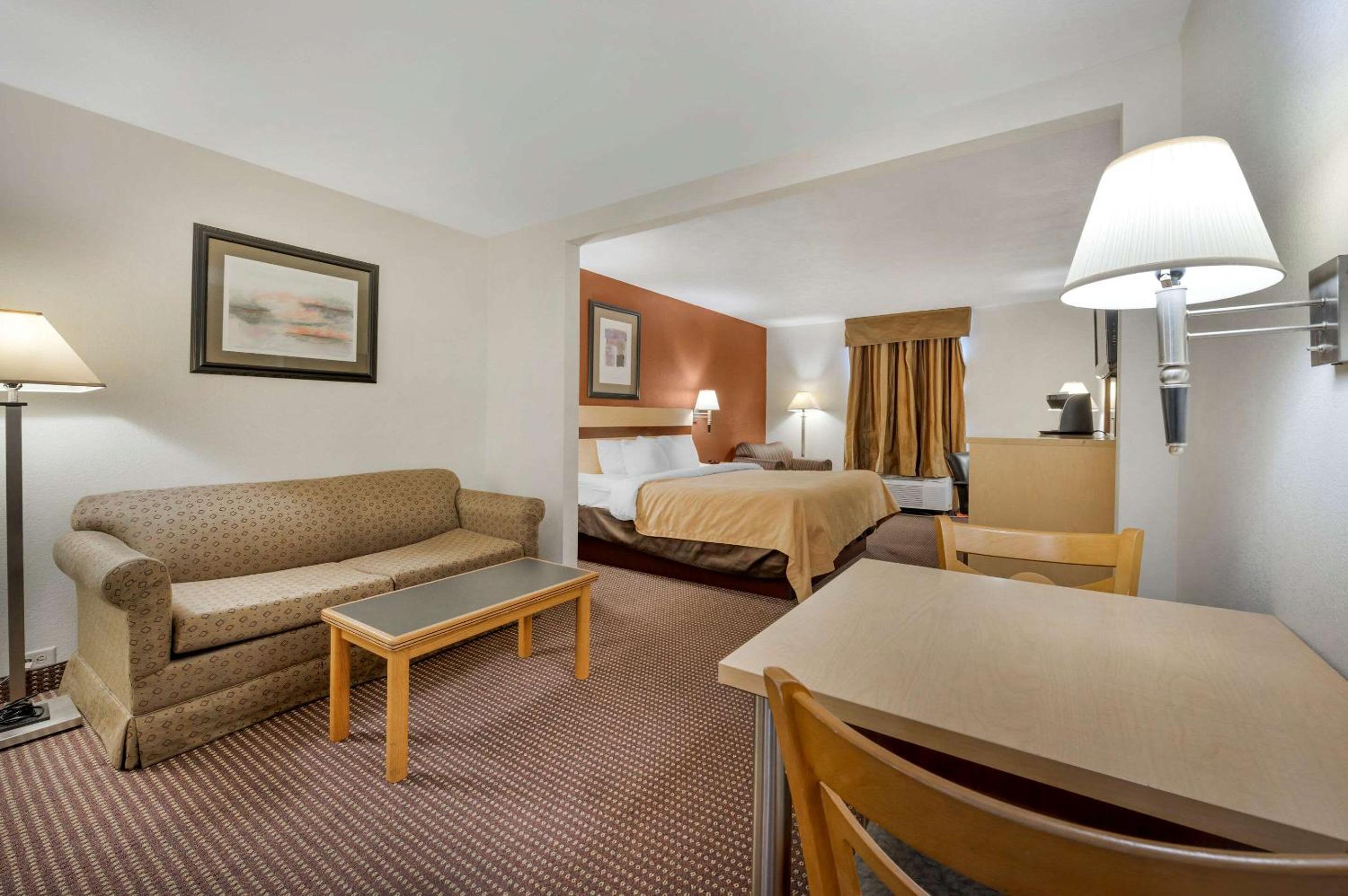 Quality Inn & Suites South-Obetz