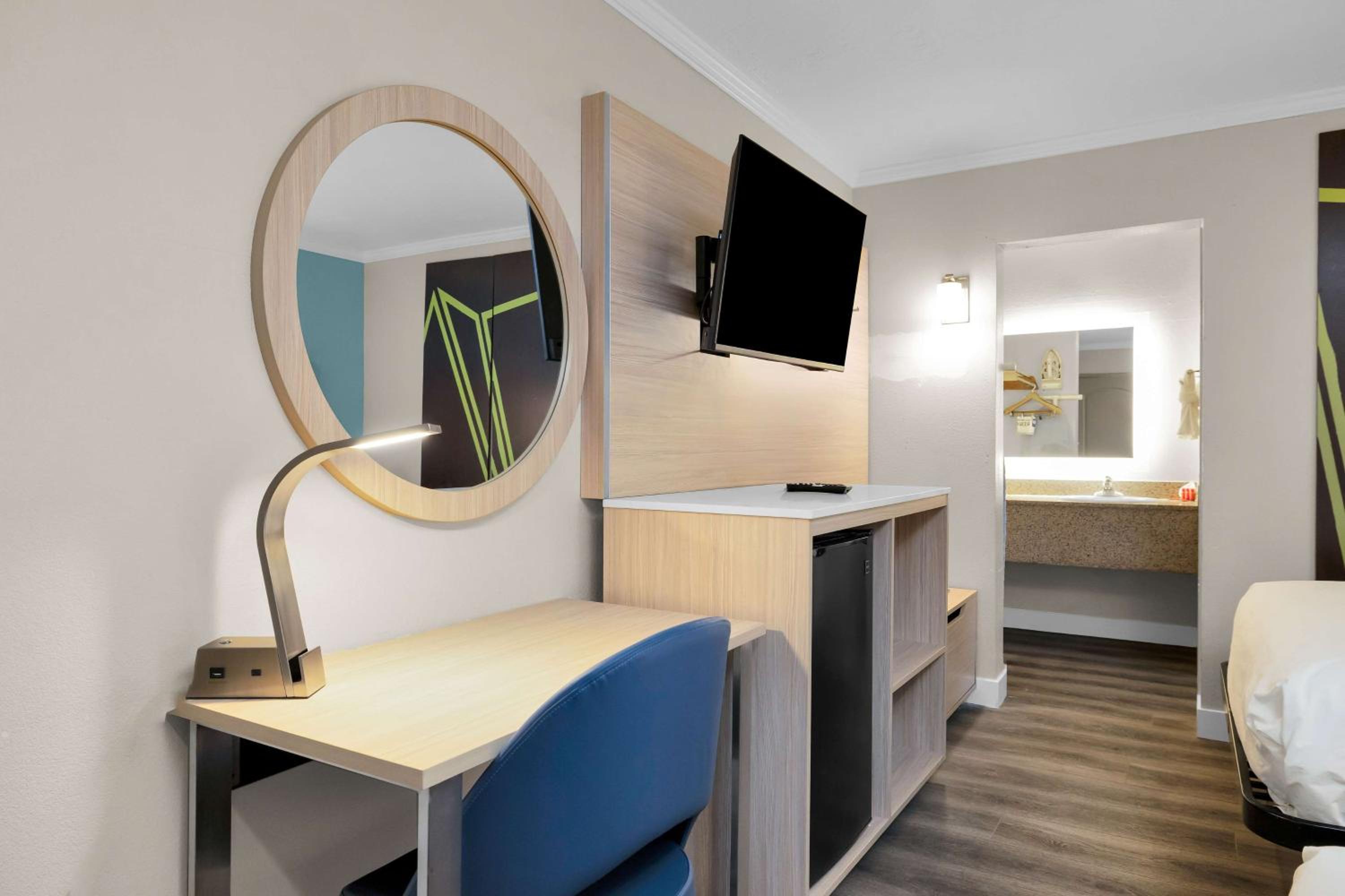 Double Room with Two Double Beds - Photo 9
