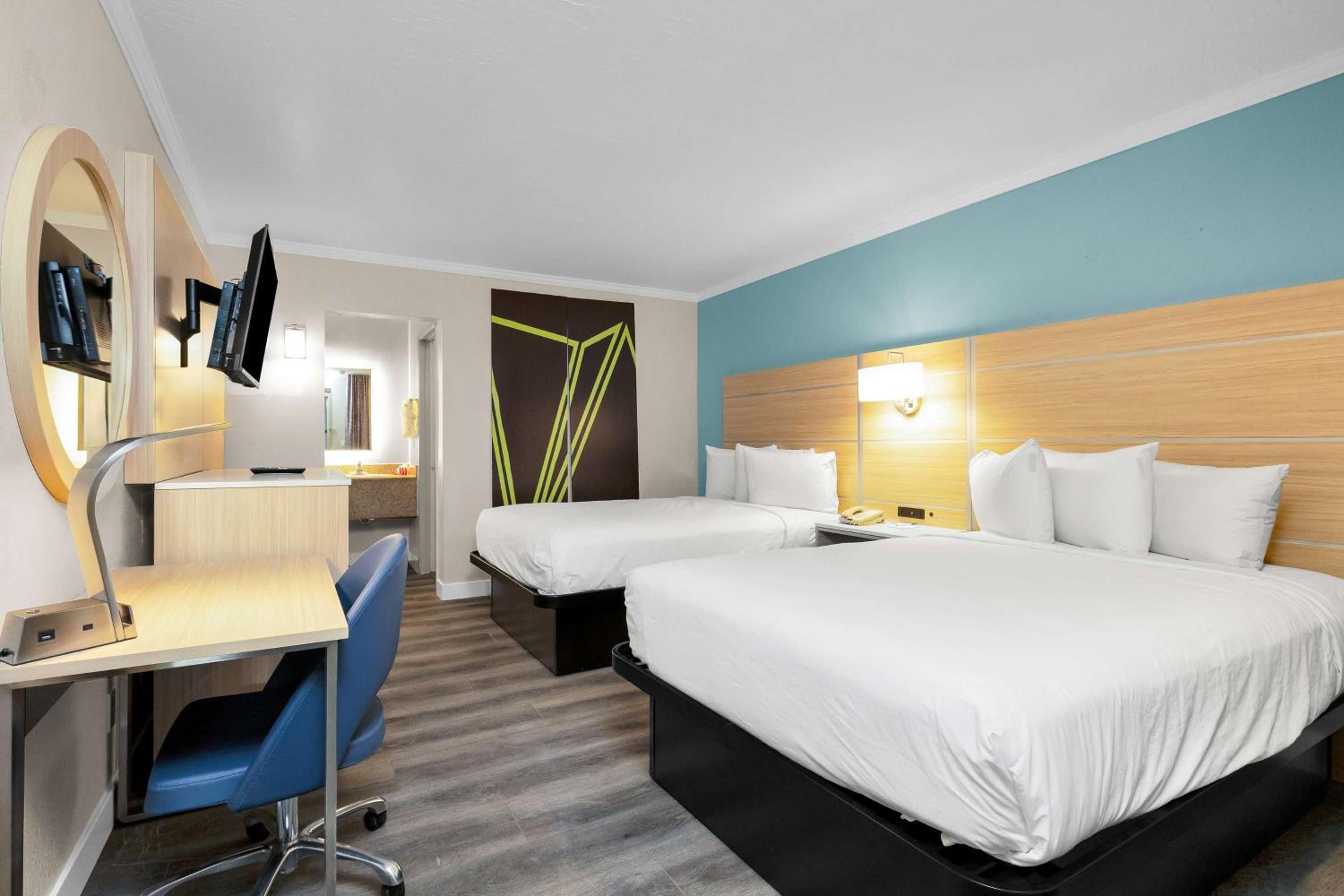 Double Room with Two Double Beds - Photo 12