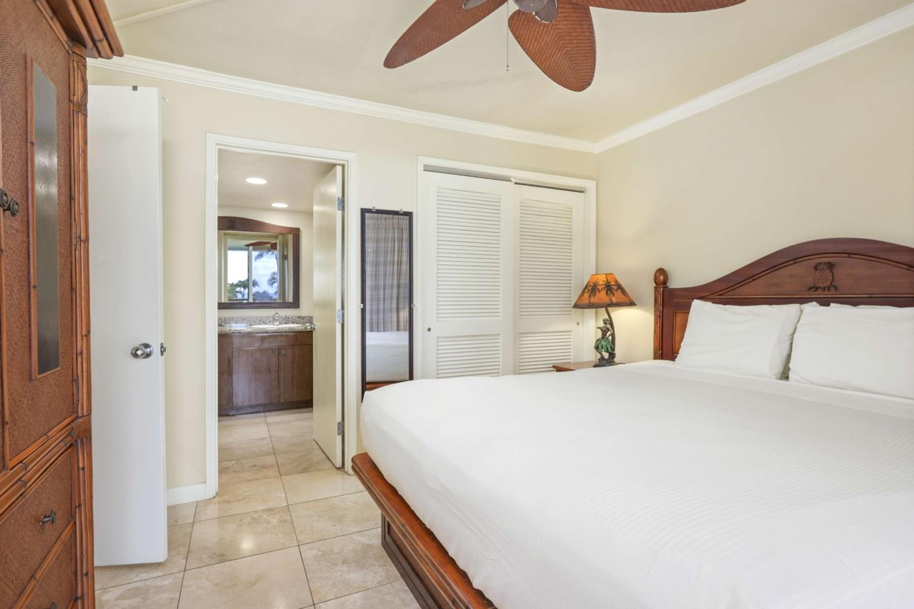 One Bedroom Panoramic Ocean View Suite