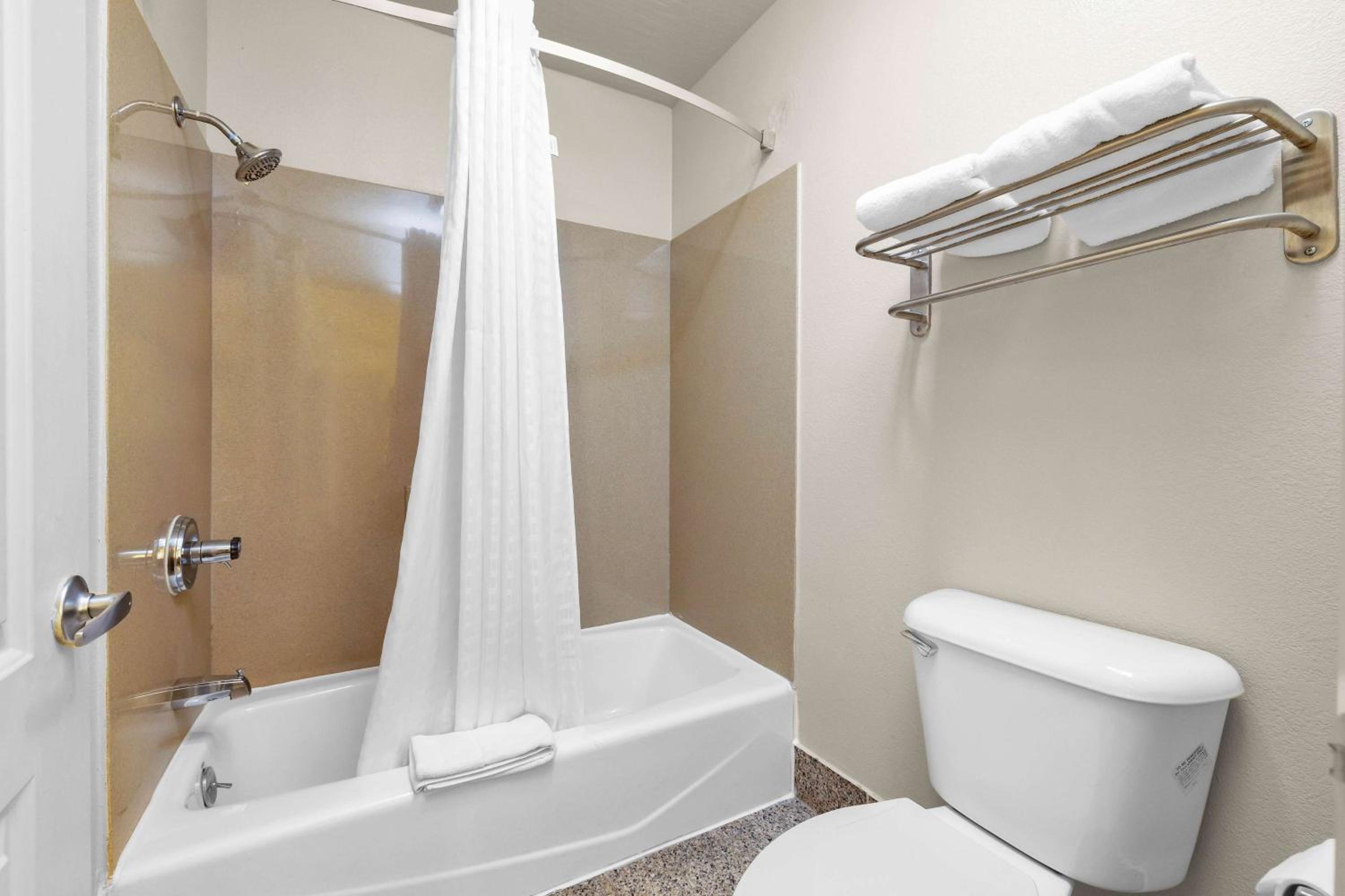 Double Room with Two Double Beds - Photo 4