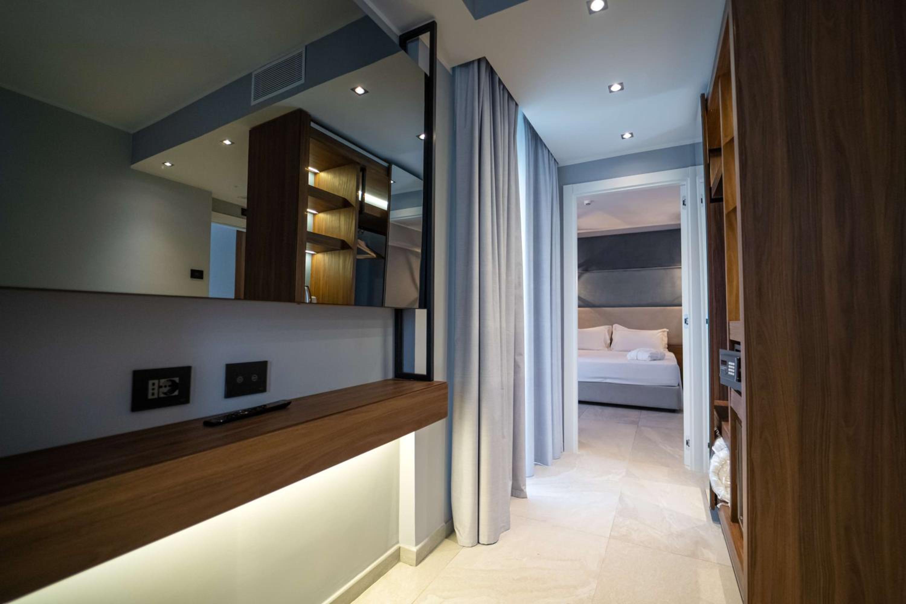 Queen Suite with Sofa Bed and Private Garden - Non-Smoking - Photo 8