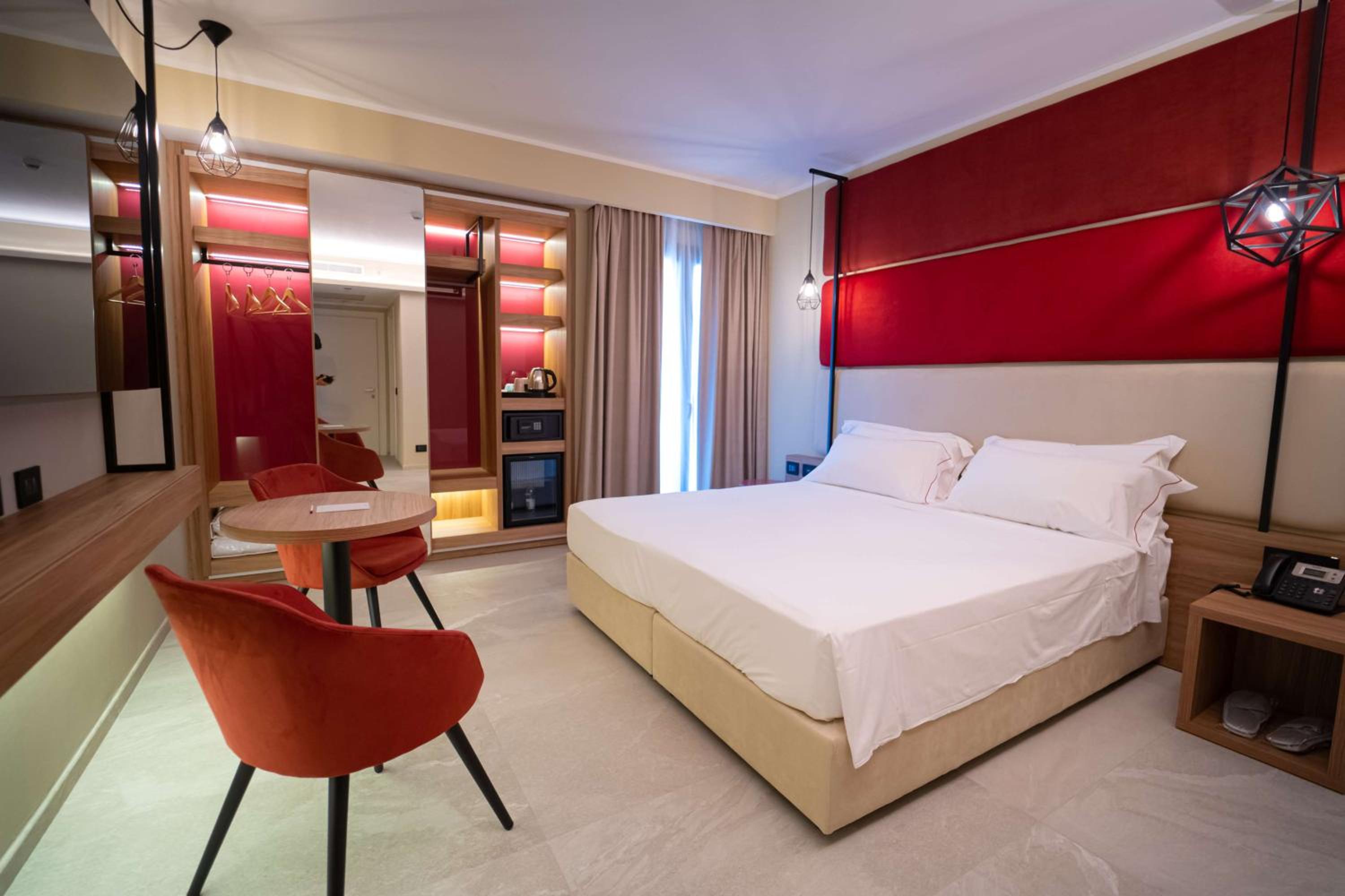Deluxe Queen Room with Balcony - Non-Smoking - Photo 1