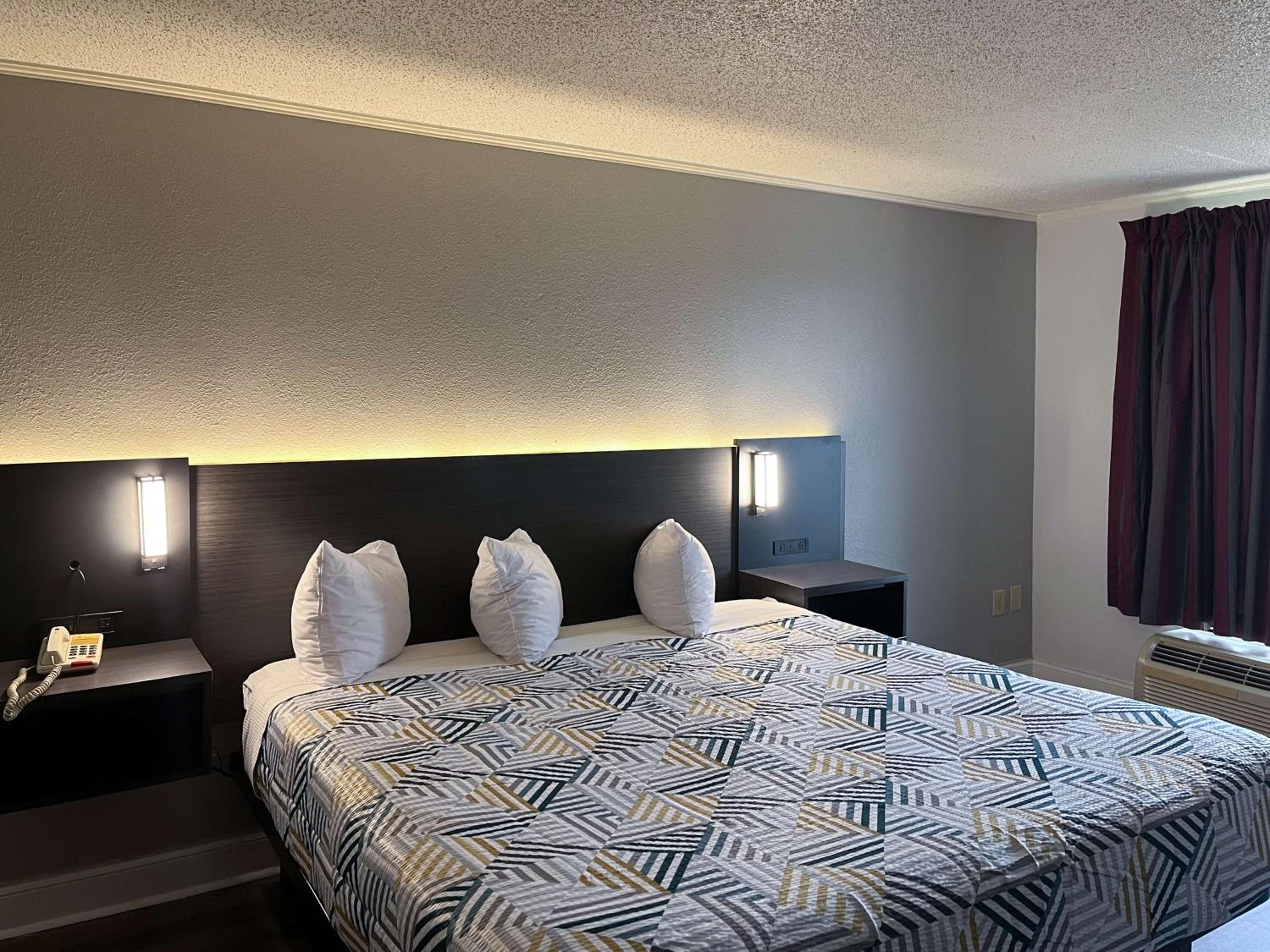 King Room - Disability Access - Non-Smoking photo 1