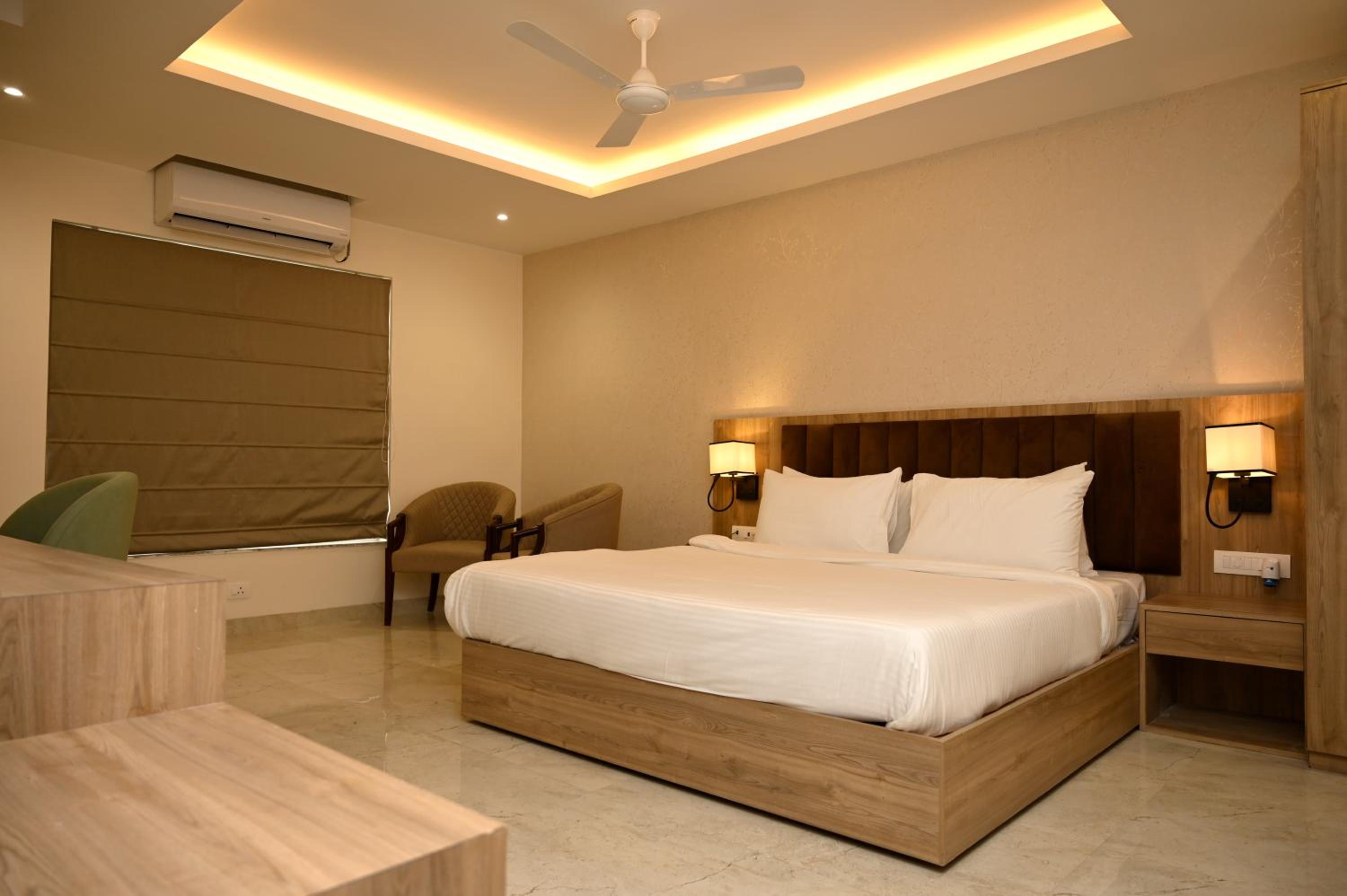 Superior Deluxe Double or Twin Room  photo 3