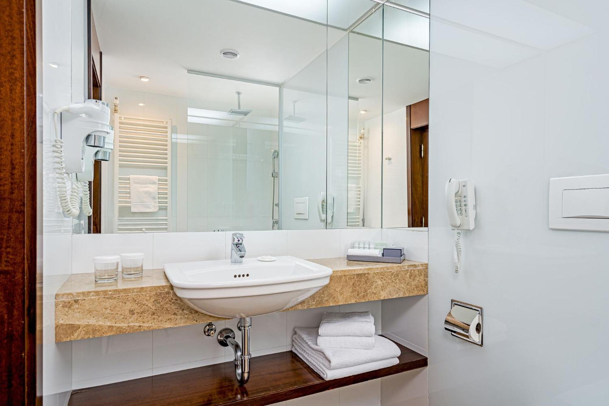 Standard Double Room - North View with Balcony & Spa access - Photo 3