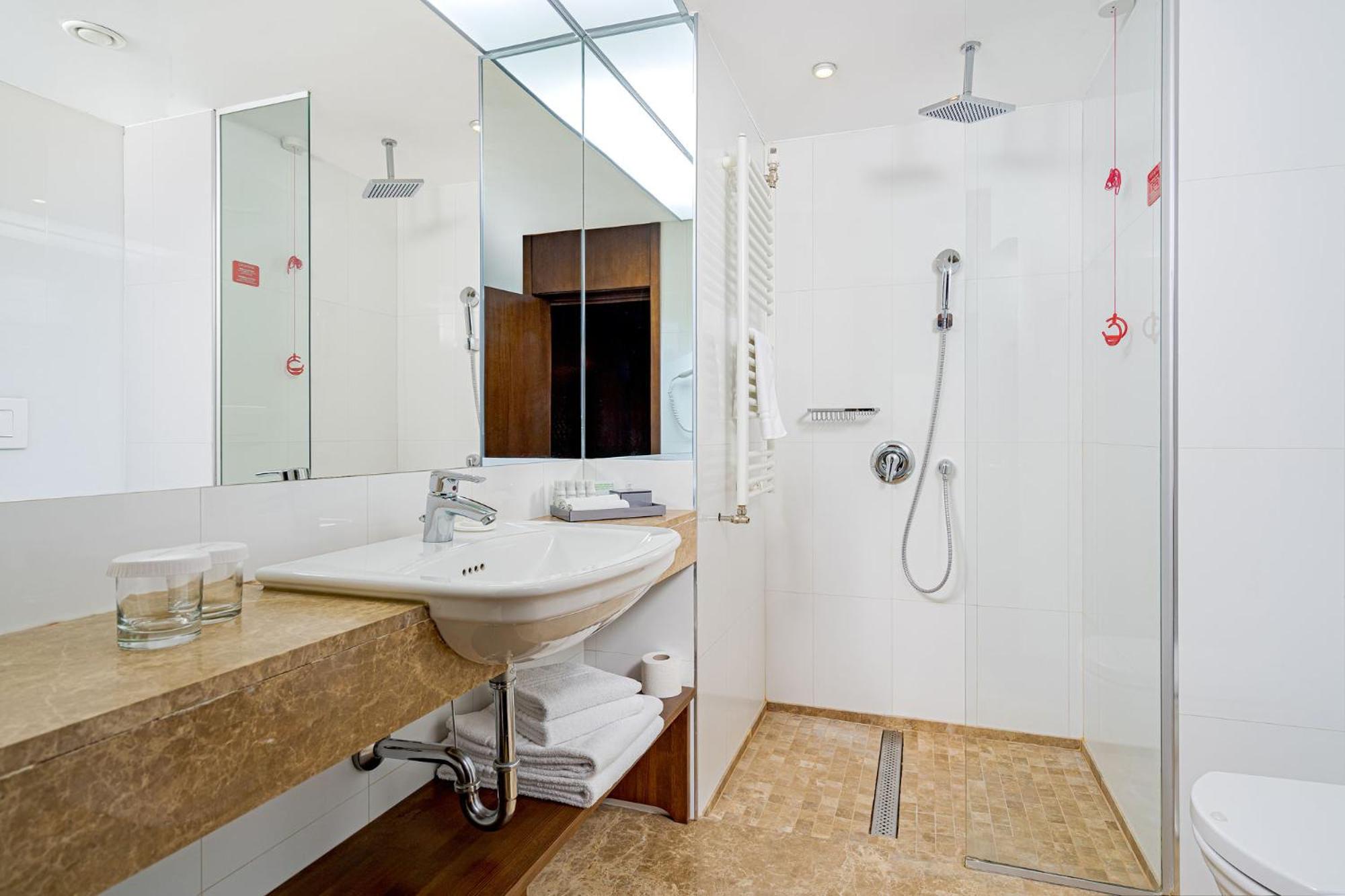 Standard Double Room - North View with Balcony & Spa access - Photo 13
