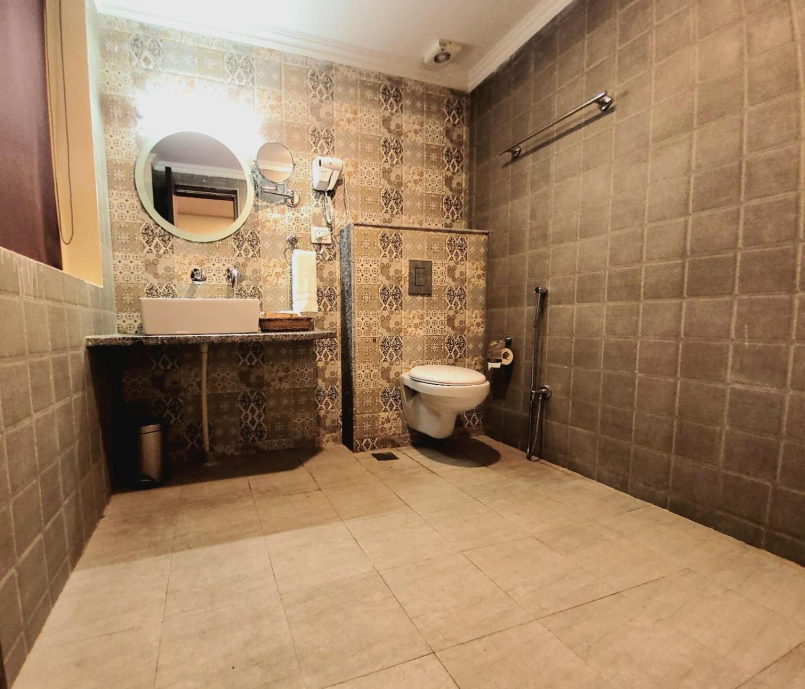 Family Room - Photo 4