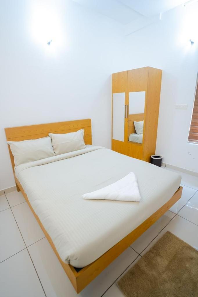 Three-Bedroom House photo 2