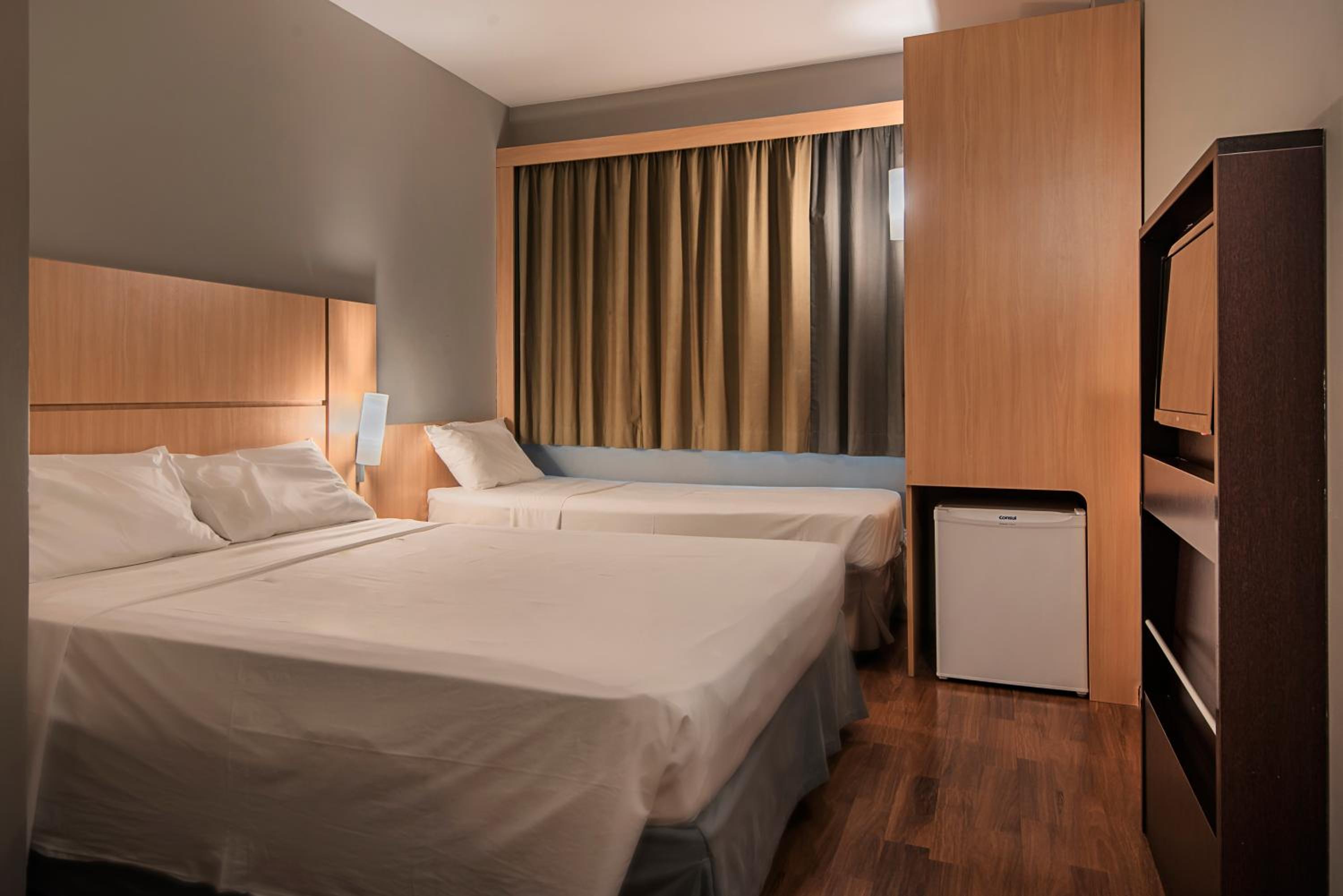Standard Room with One Double Bed and One Single Bed photo 1