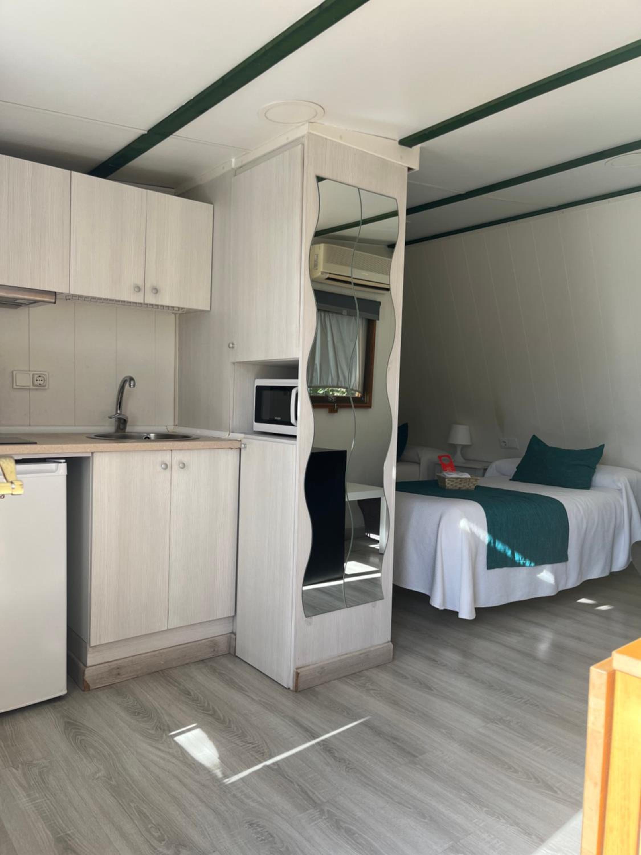 Bungalow (2 Adults) - Photo 8
