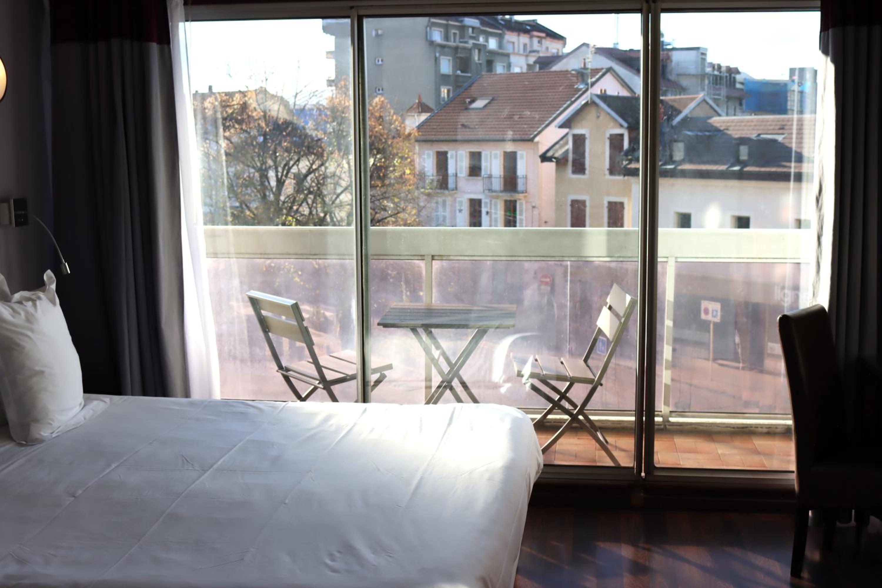Double Room with Balcony - Photo 4