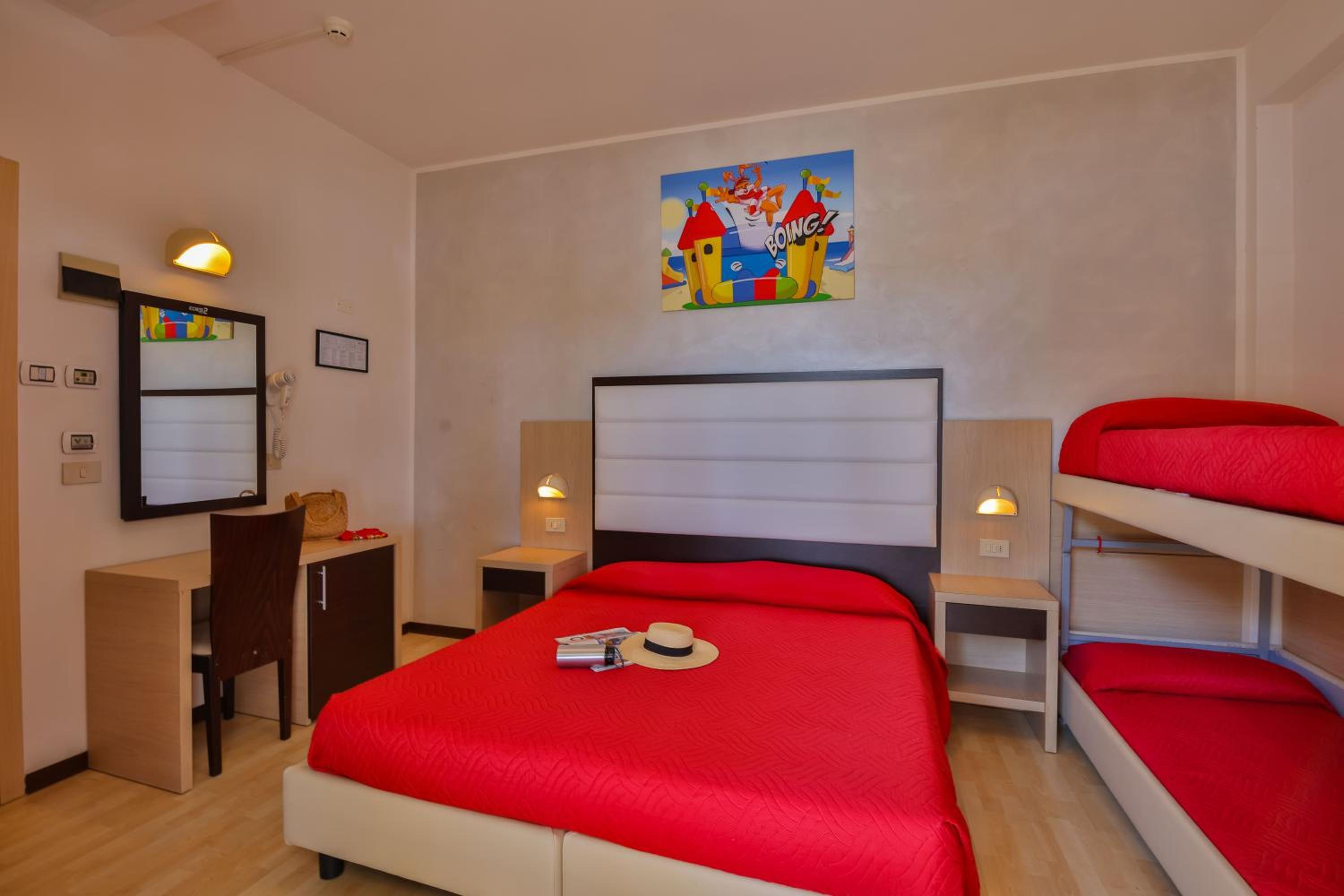 Quadruple Room - Photo 2
