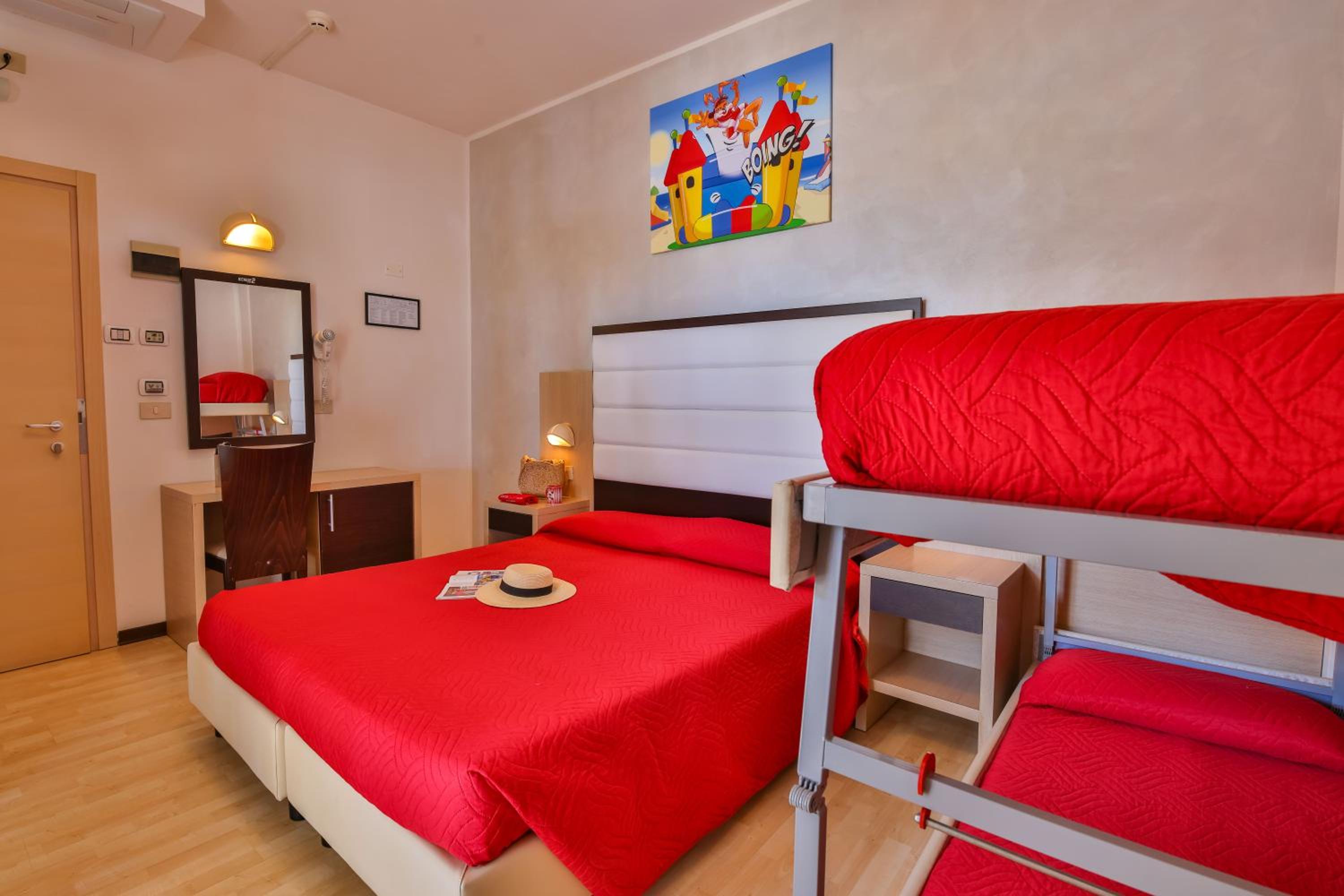 Quadruple Room - Photo 5