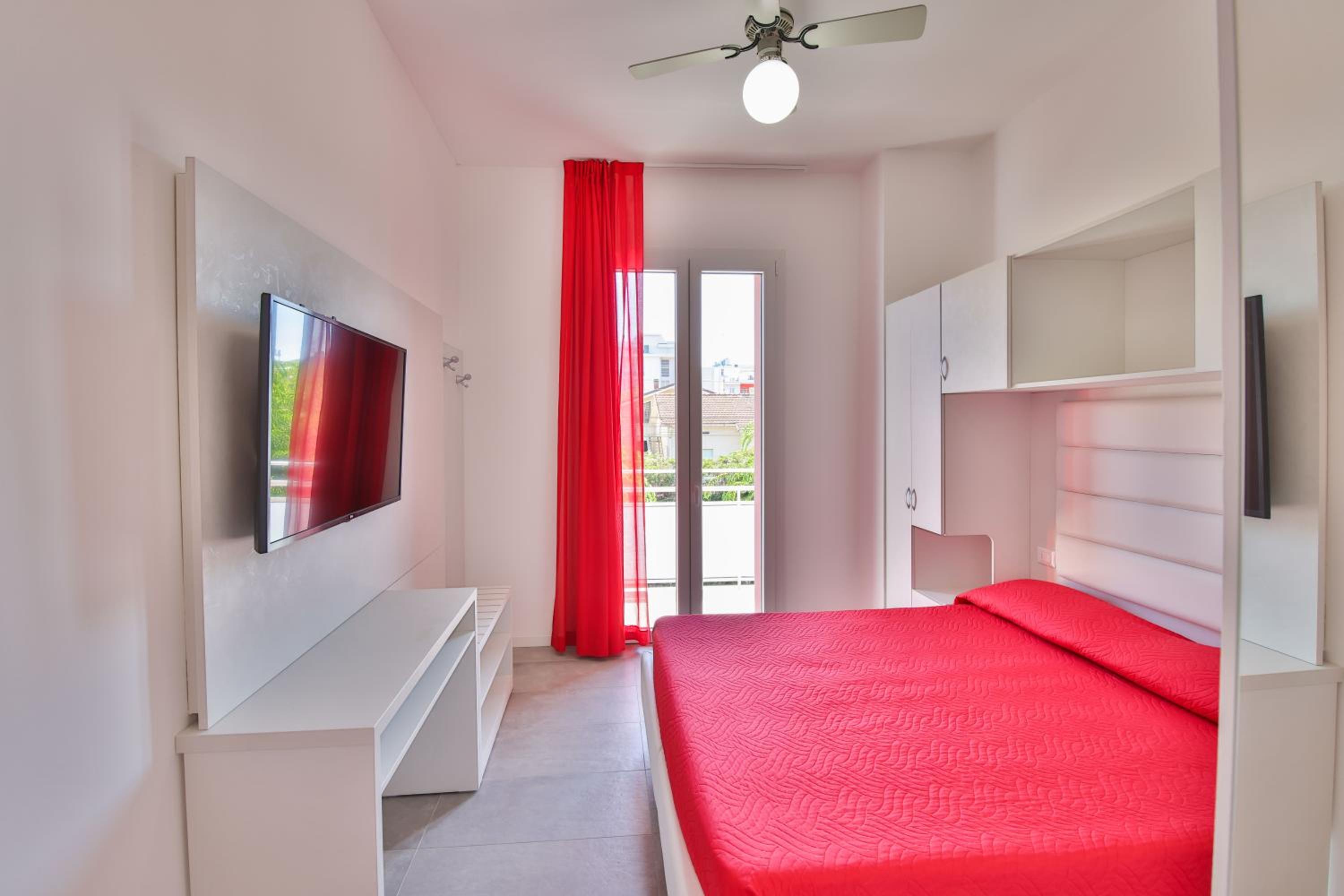 Double or Twin Room with Balcony - Photo 6