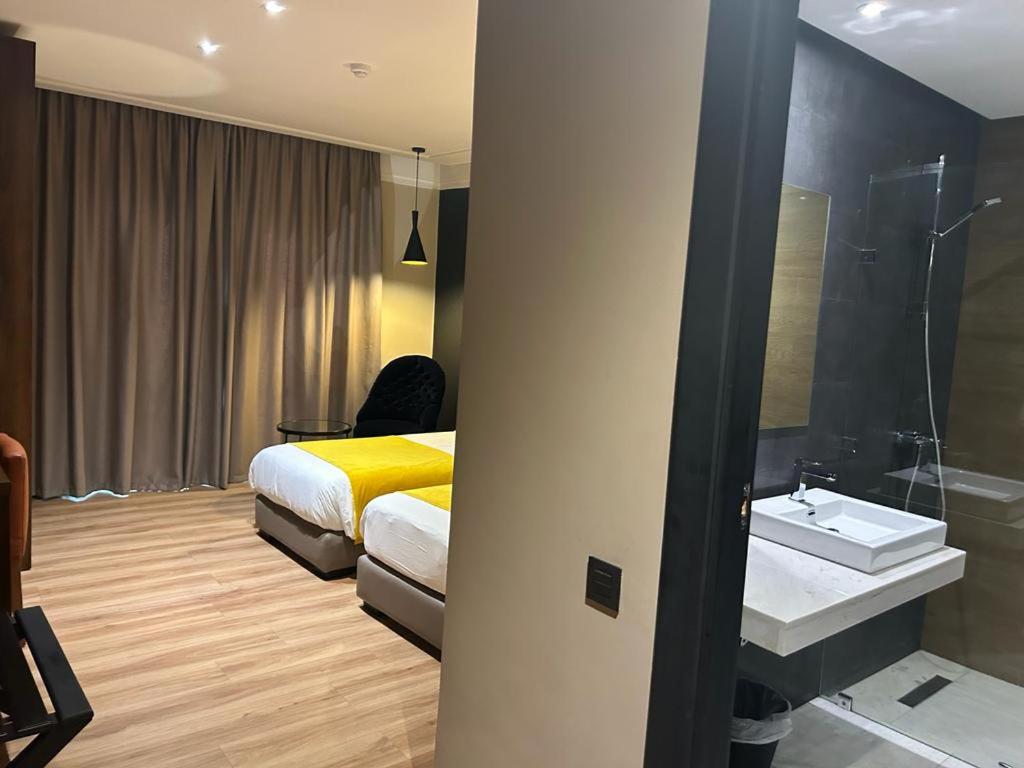 Superior Deluxe Double or Twin Room  photo 2