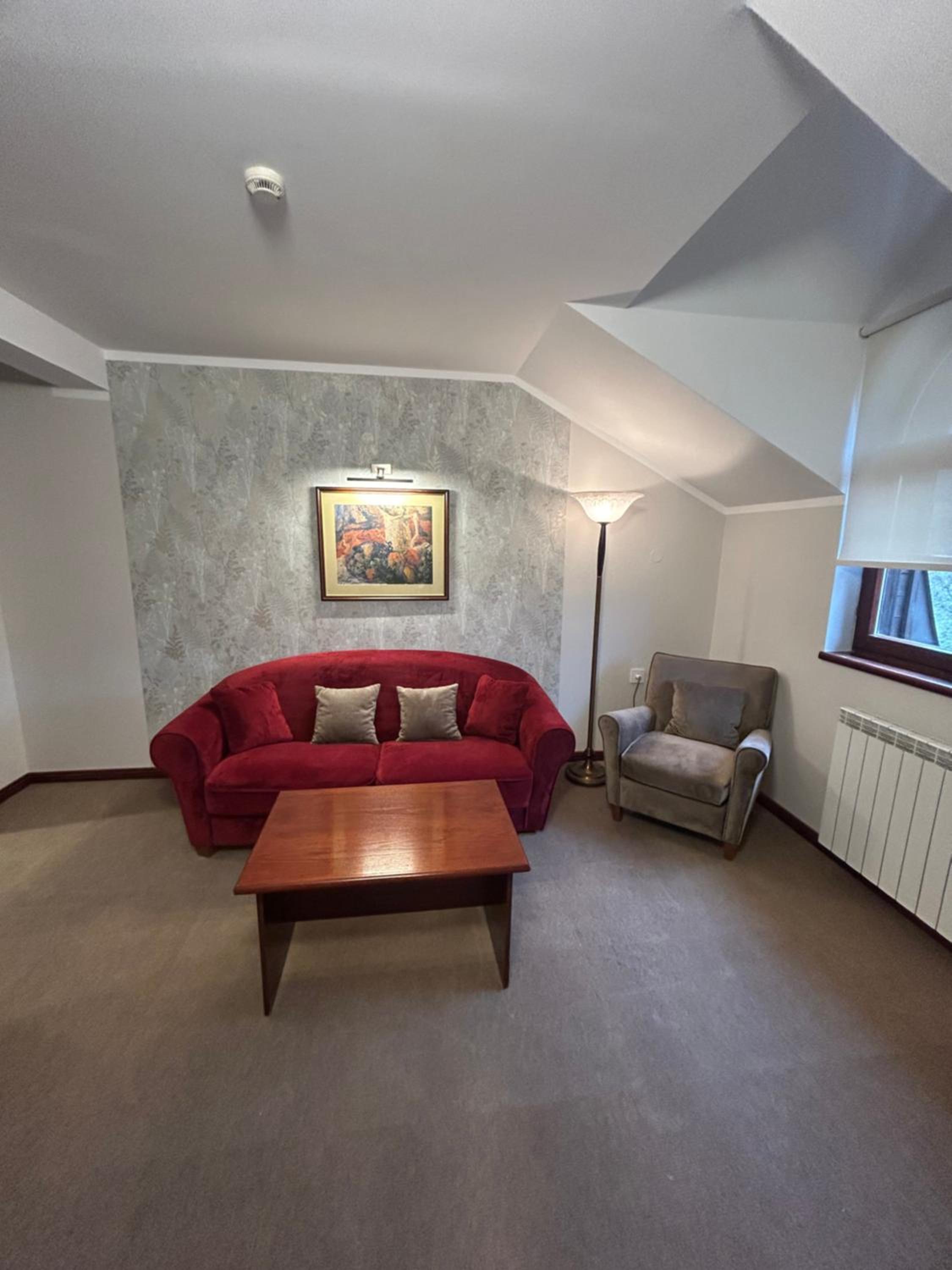 One-Bedroom Suite - Annex photo 1