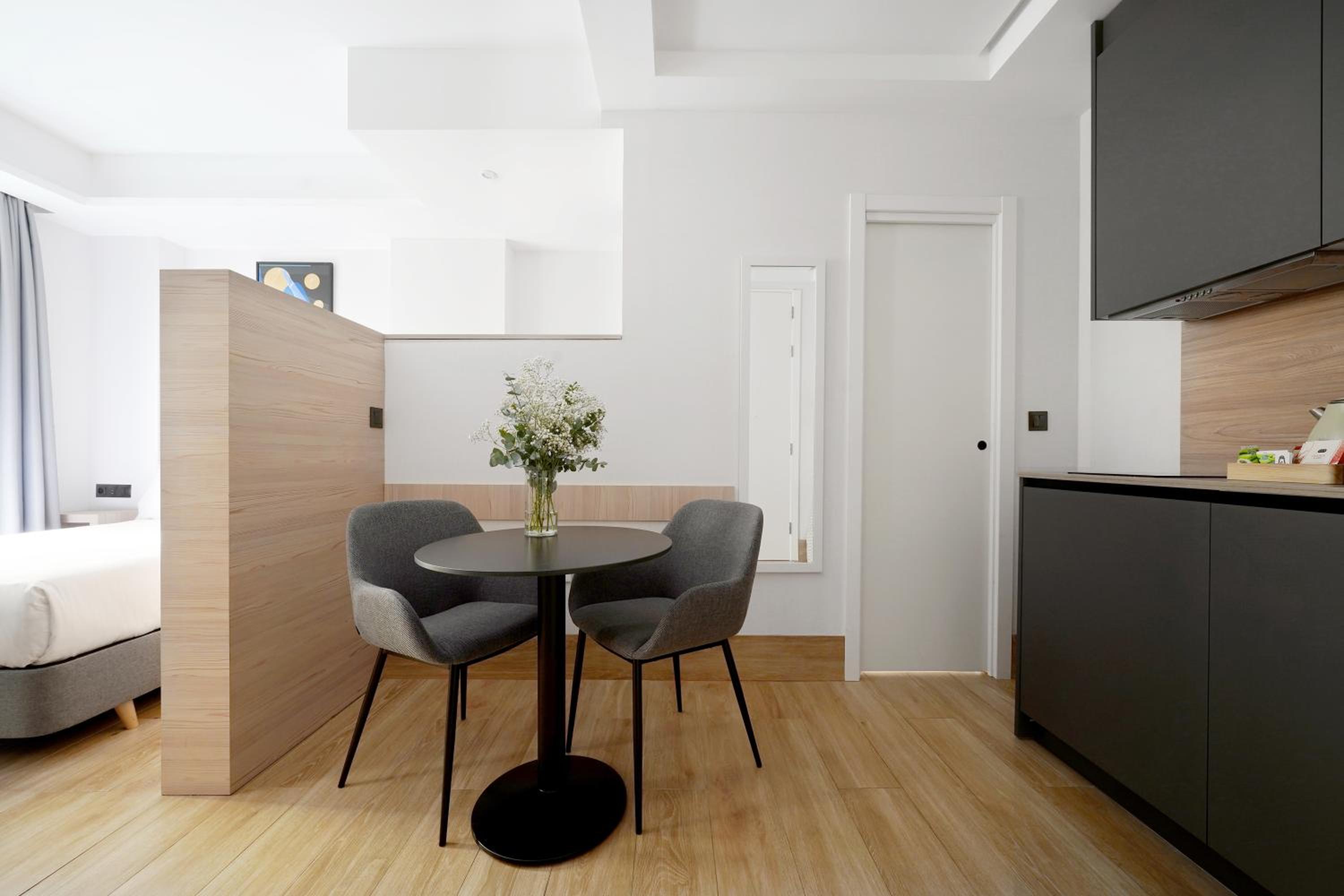 Medium Studio with Kitchenette and Terrace photo 3