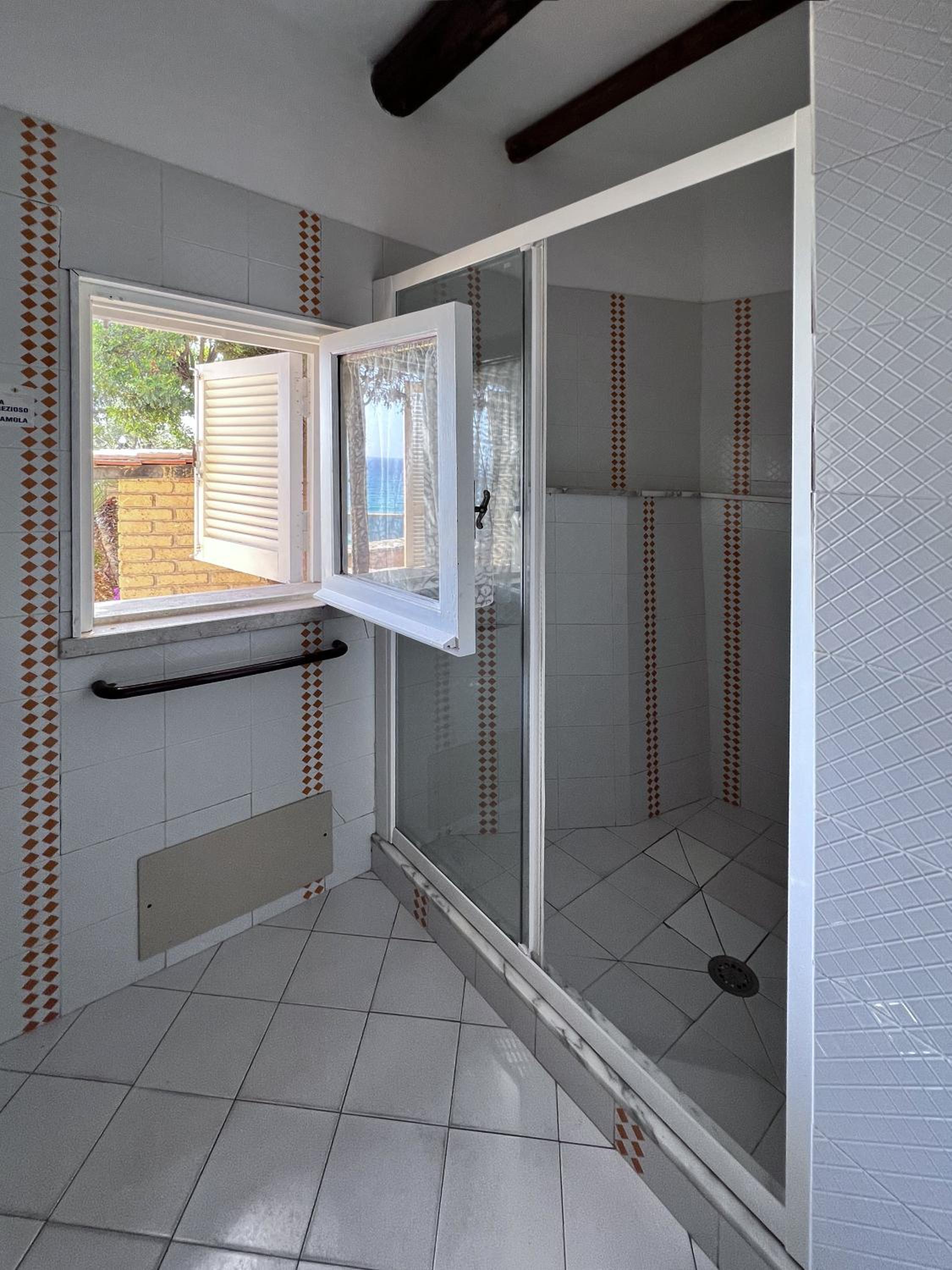 Double Room with Sea View - Photo 2