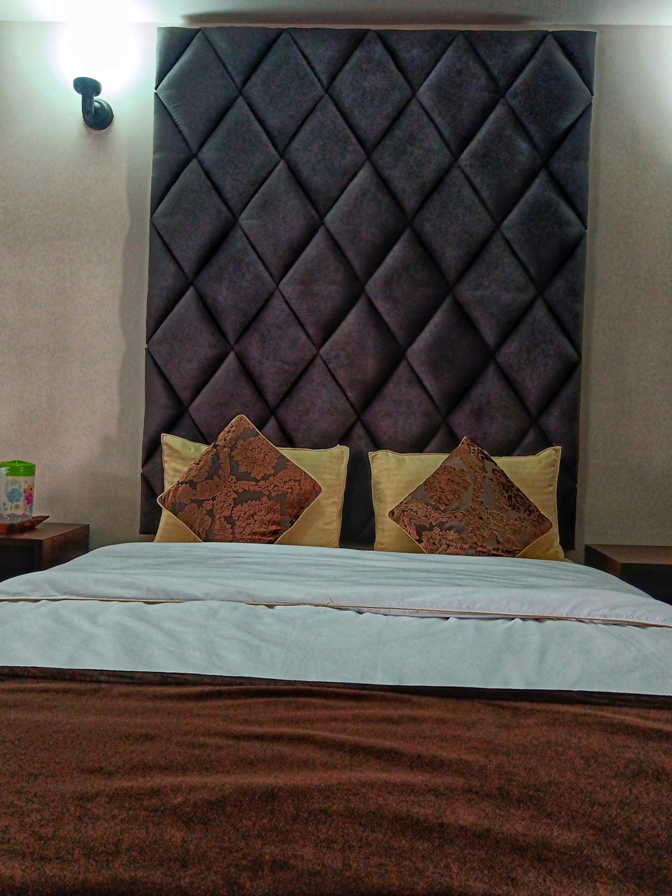 Deluxe Double Room (2 Adults + 1 Child) - Photo 4