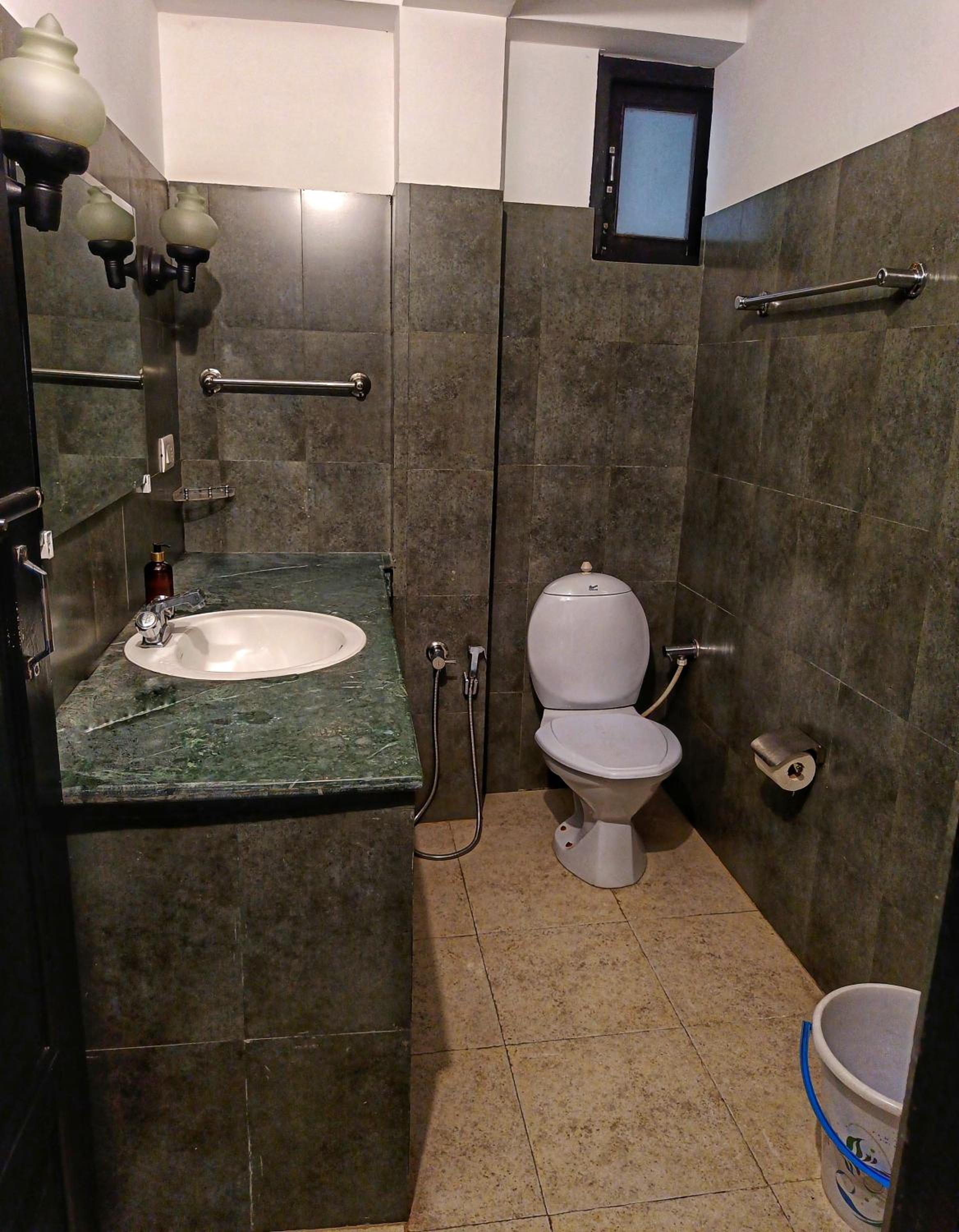 Deluxe Double Room (2 Adults + 1 Child) - Photo 7
