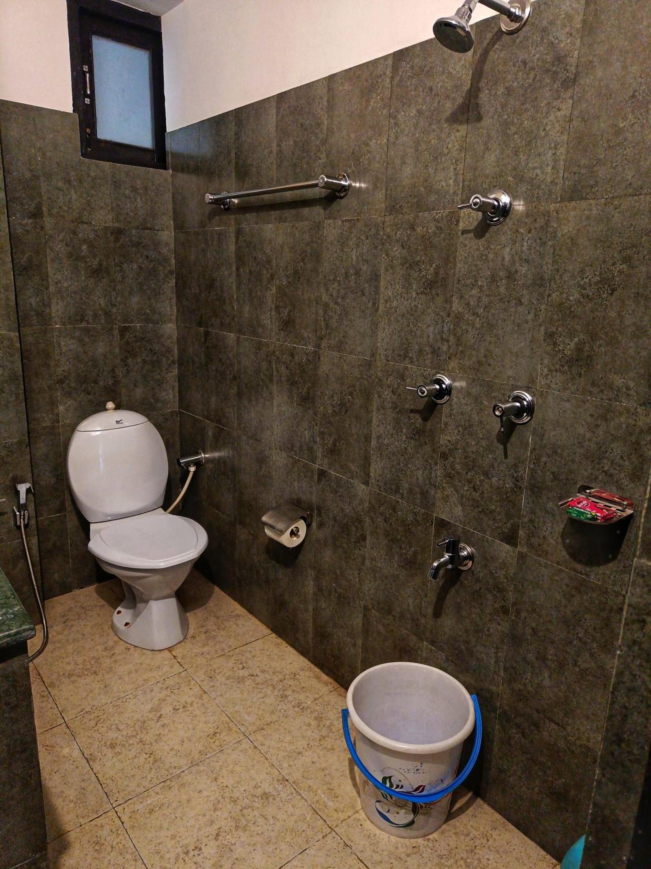 Deluxe Double Room (2 Adults + 1 Child) - Photo 10