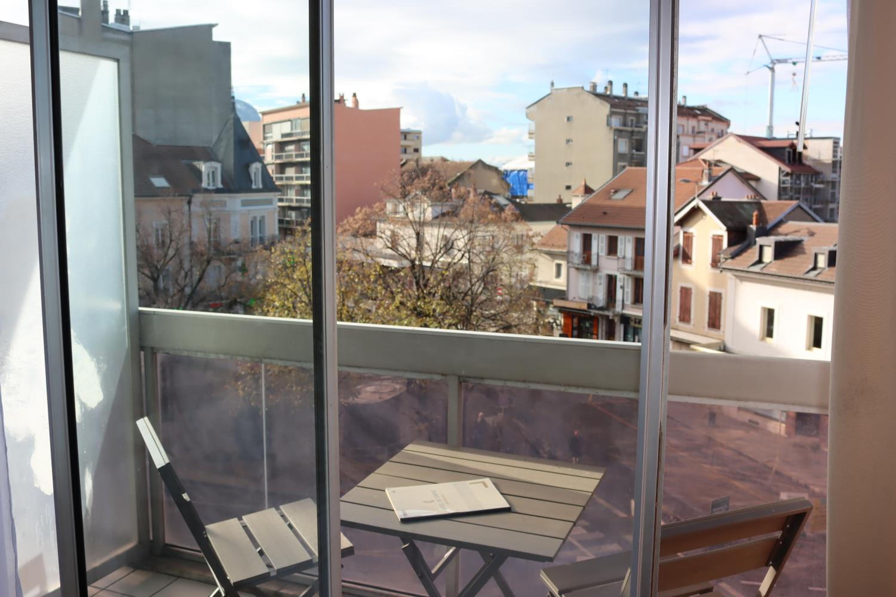 Double Room with Balcony - Photo 3