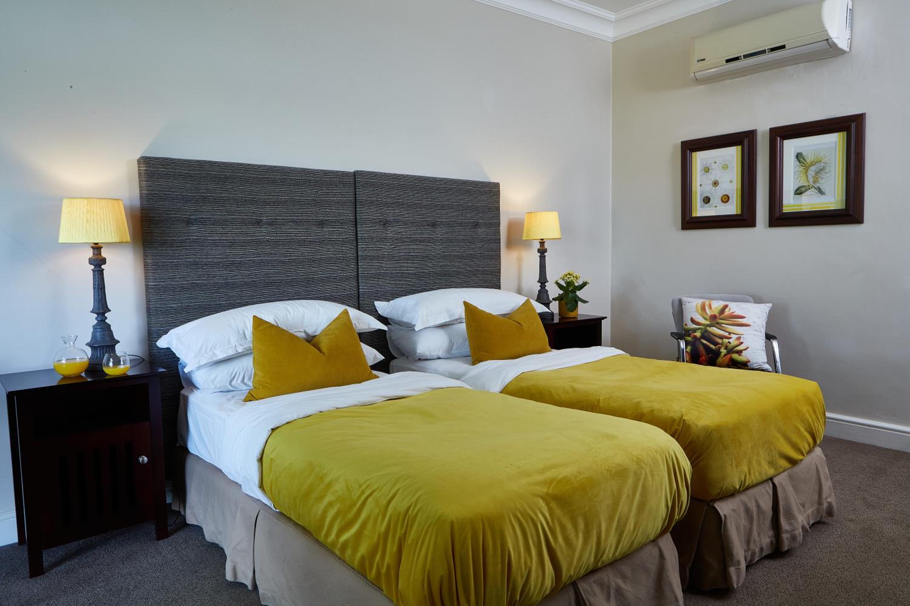 Vineyard Twin Room - Photo 1