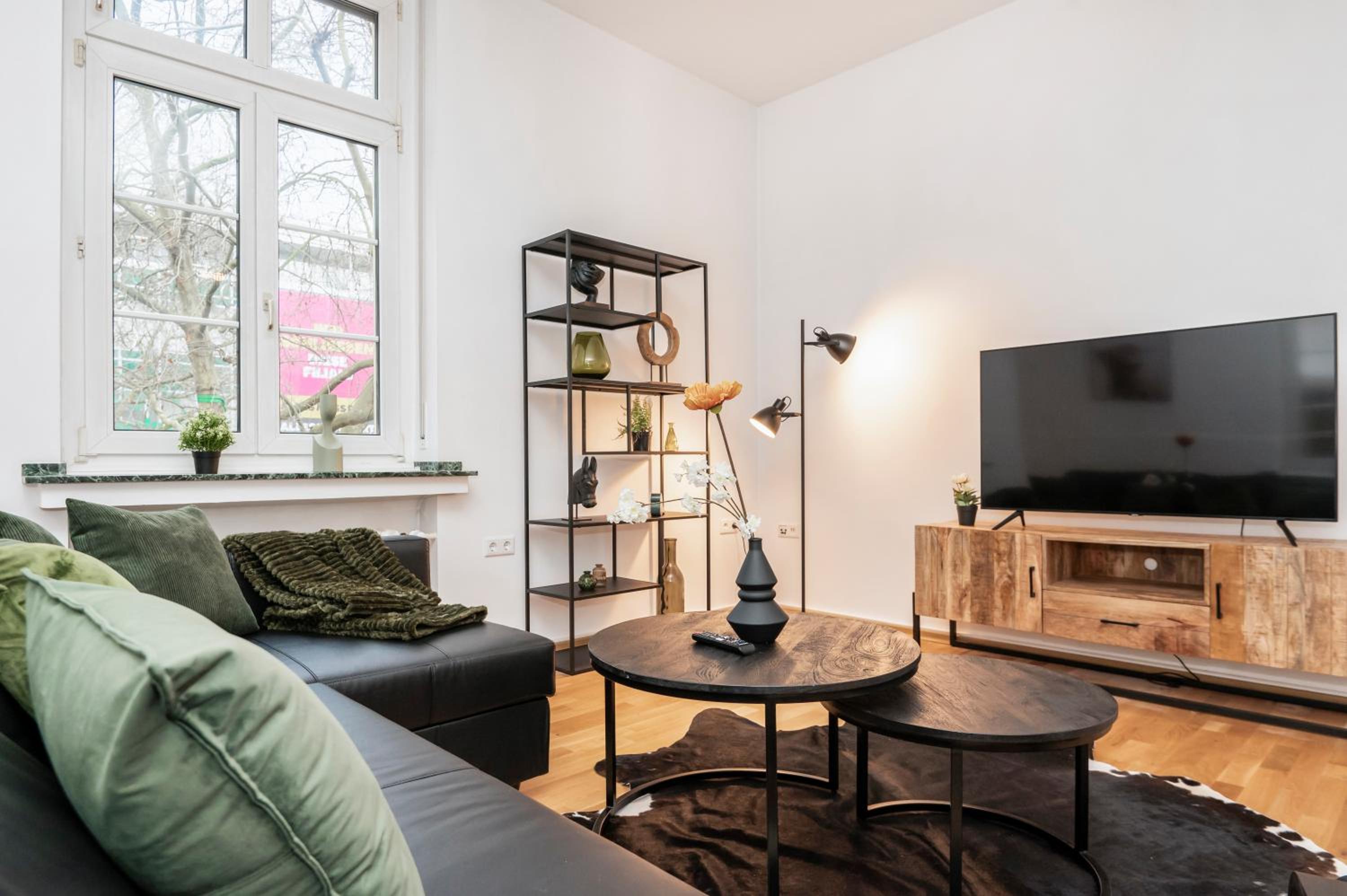 One-Bedroom Apartment photo 1