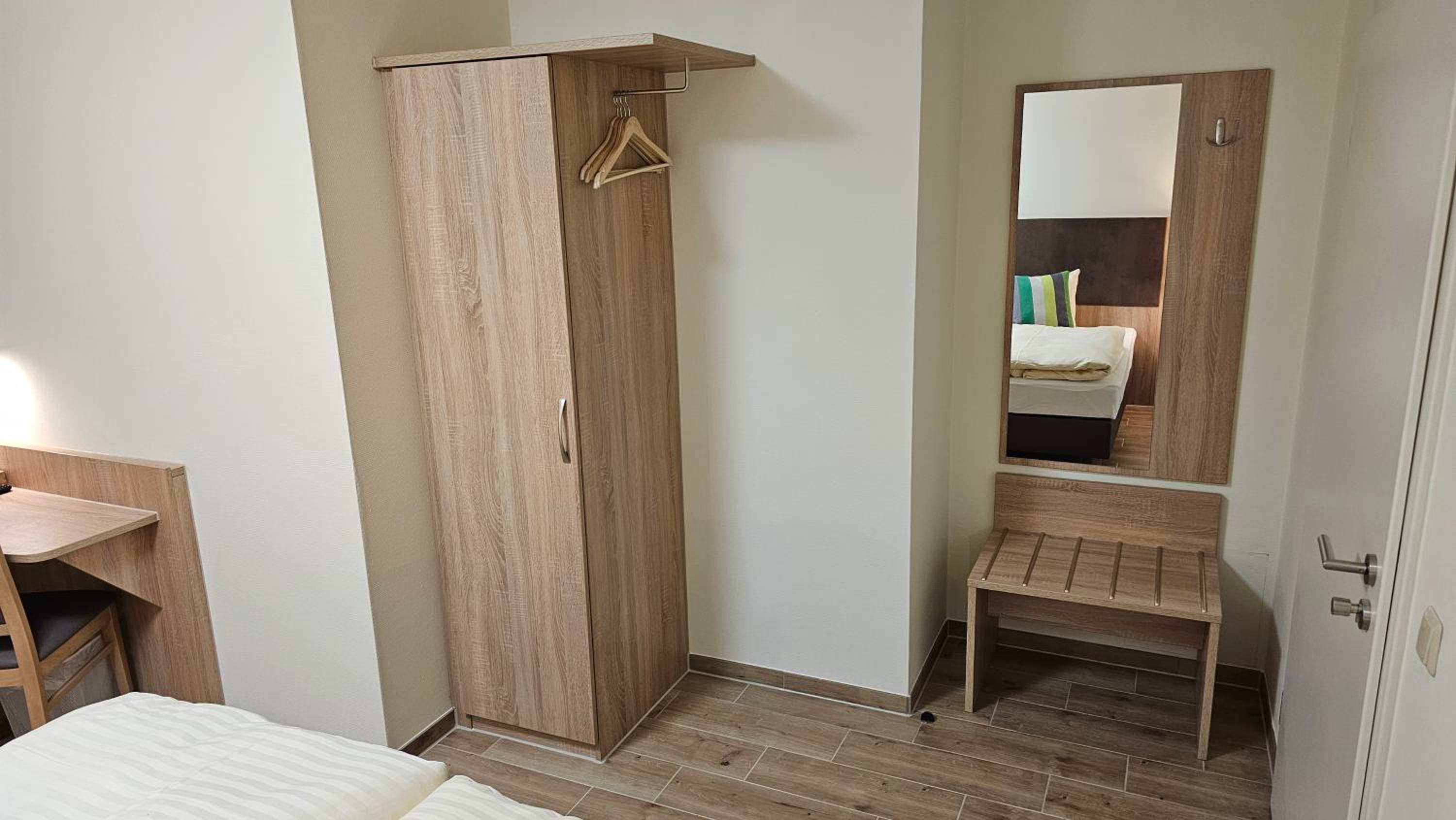 Double Room with Private Bathroom - Photo 3
