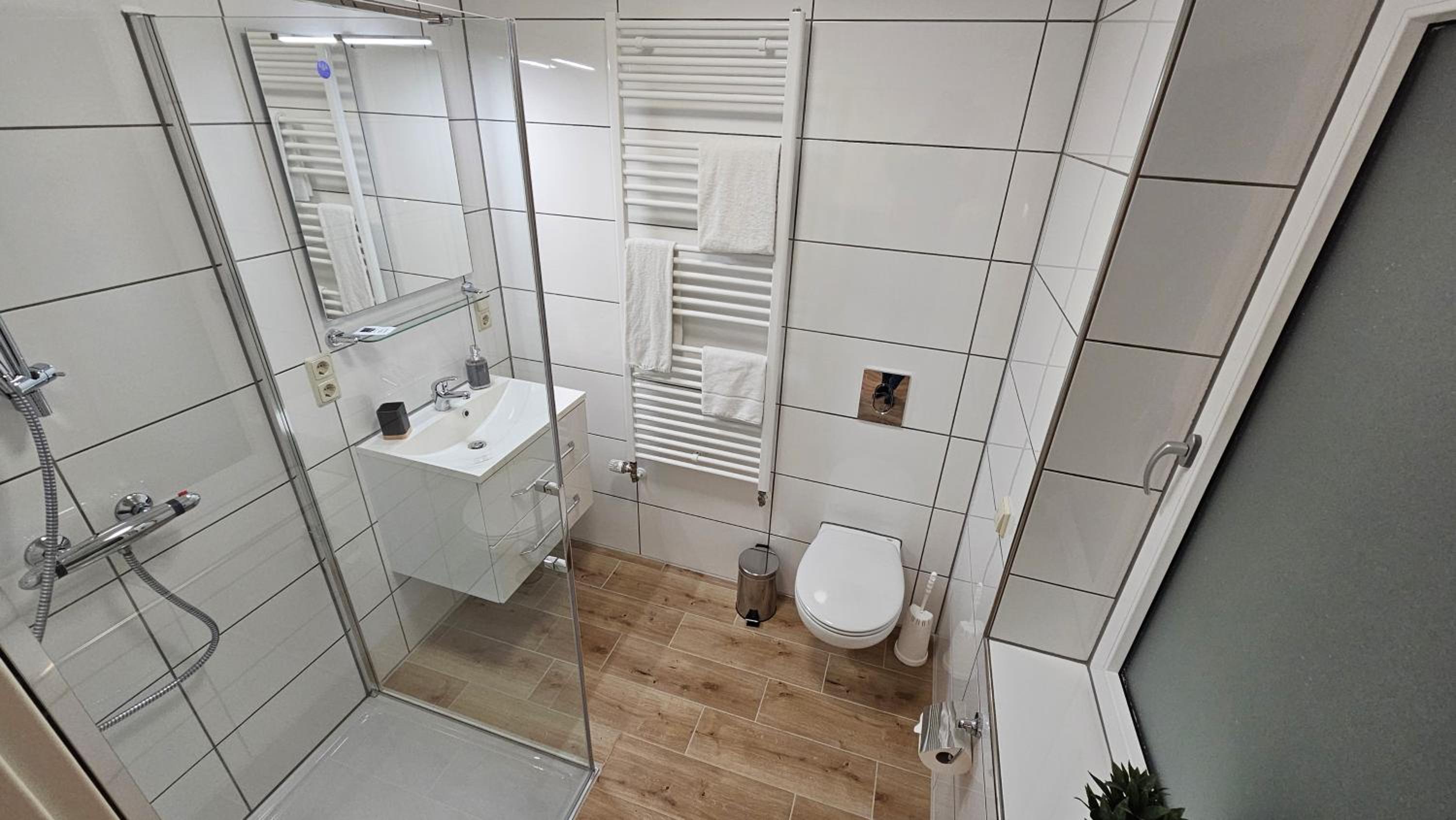 Double Room with Private Bathroom - Photo 2