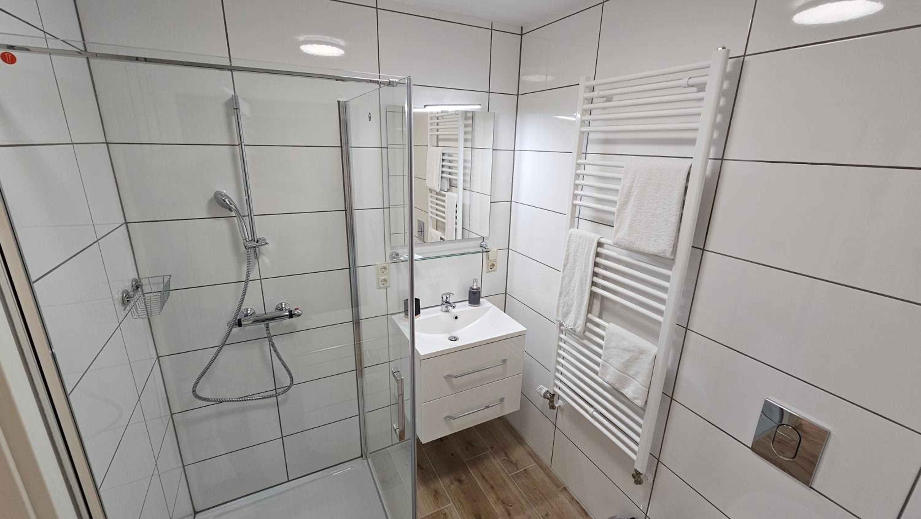 Double Room with Private Bathroom - Photo 7
