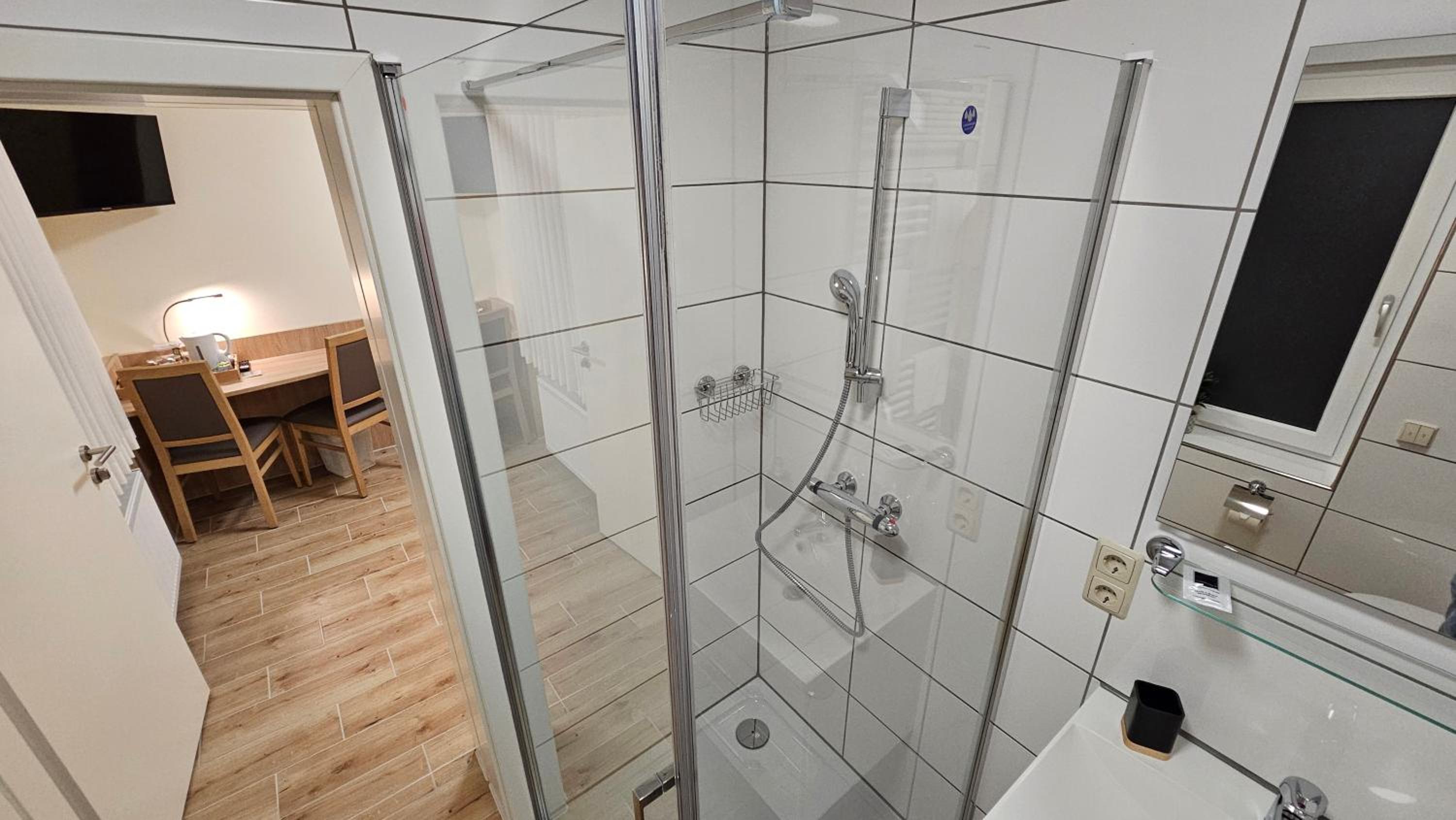 Double Room with Private Bathroom - Photo 5